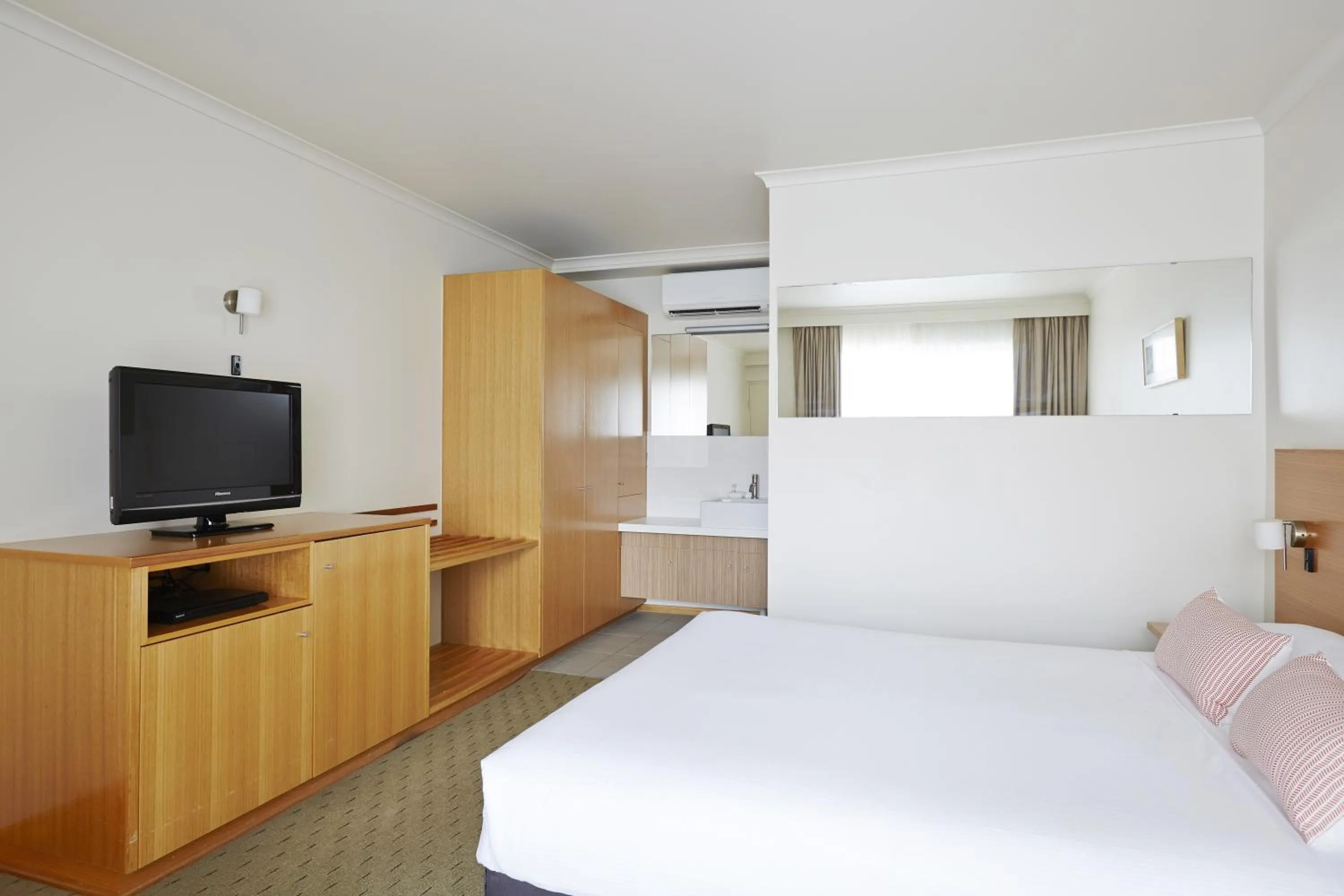 Bed in Bay Beach Motel