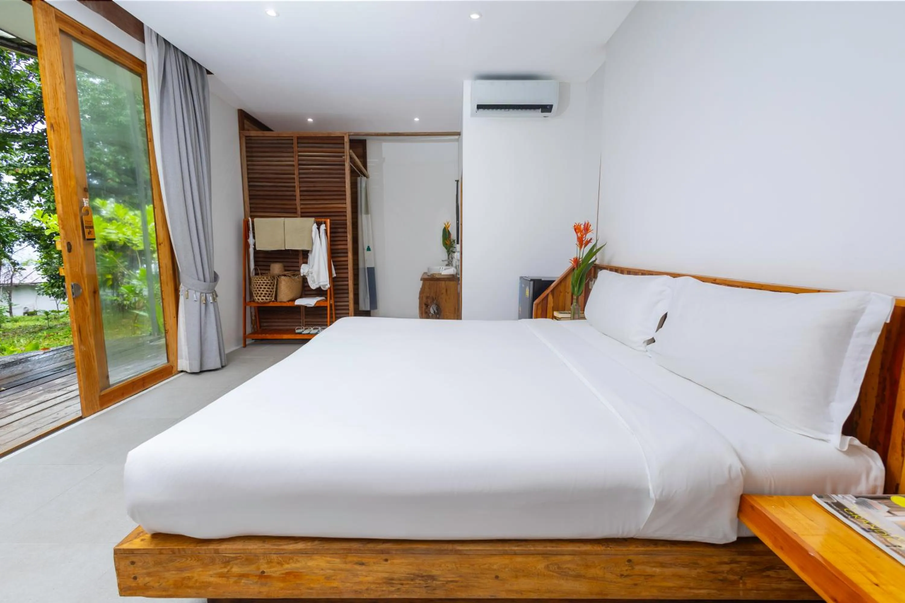 Bedroom, Bed in Long Beach Resort Koh Rong