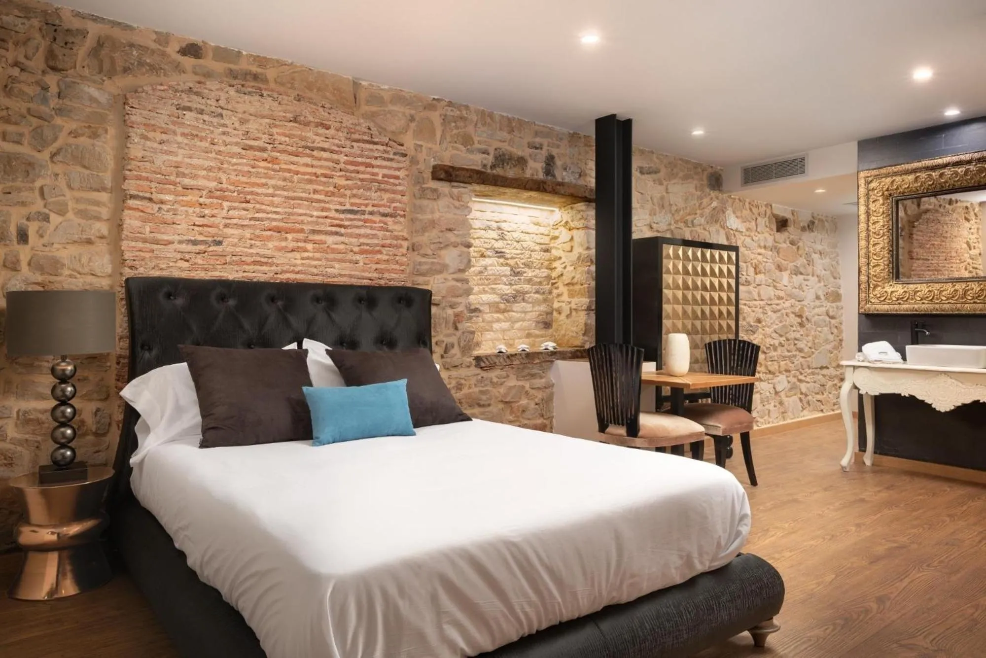 SUITE 1907 AVILES