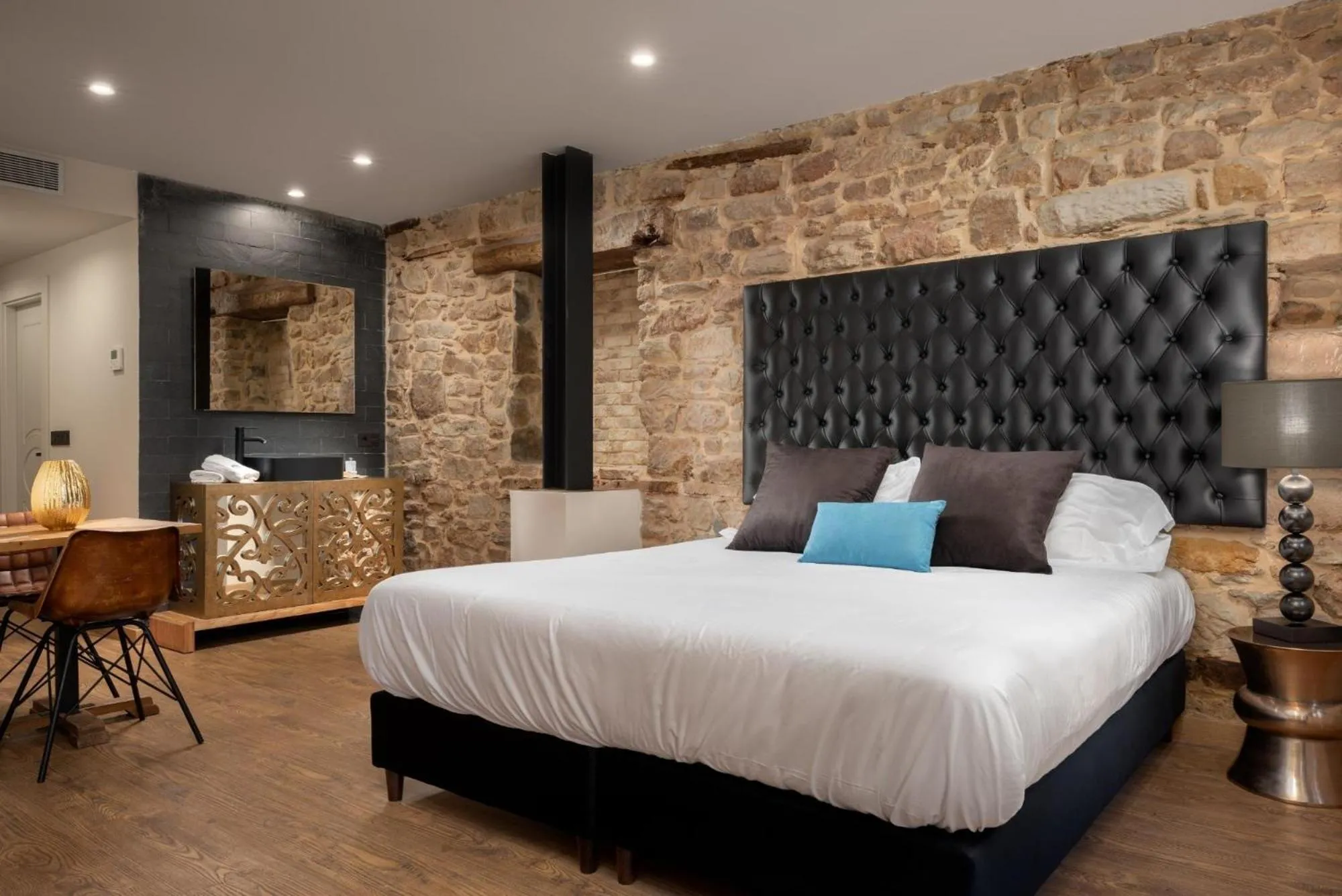 SUITE 1907 AVILES