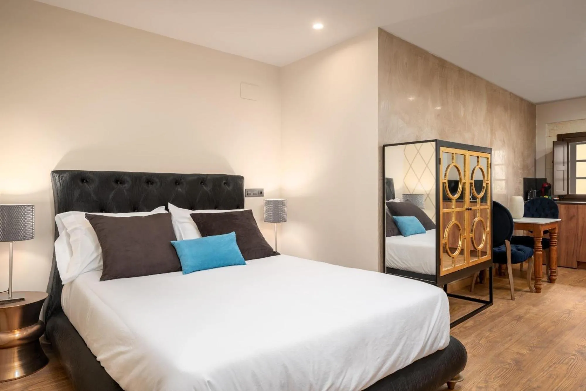 SUITE 1907 AVILES