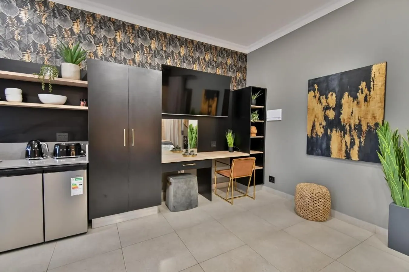 TV and multimedia in Summer PALACE Guesthouse