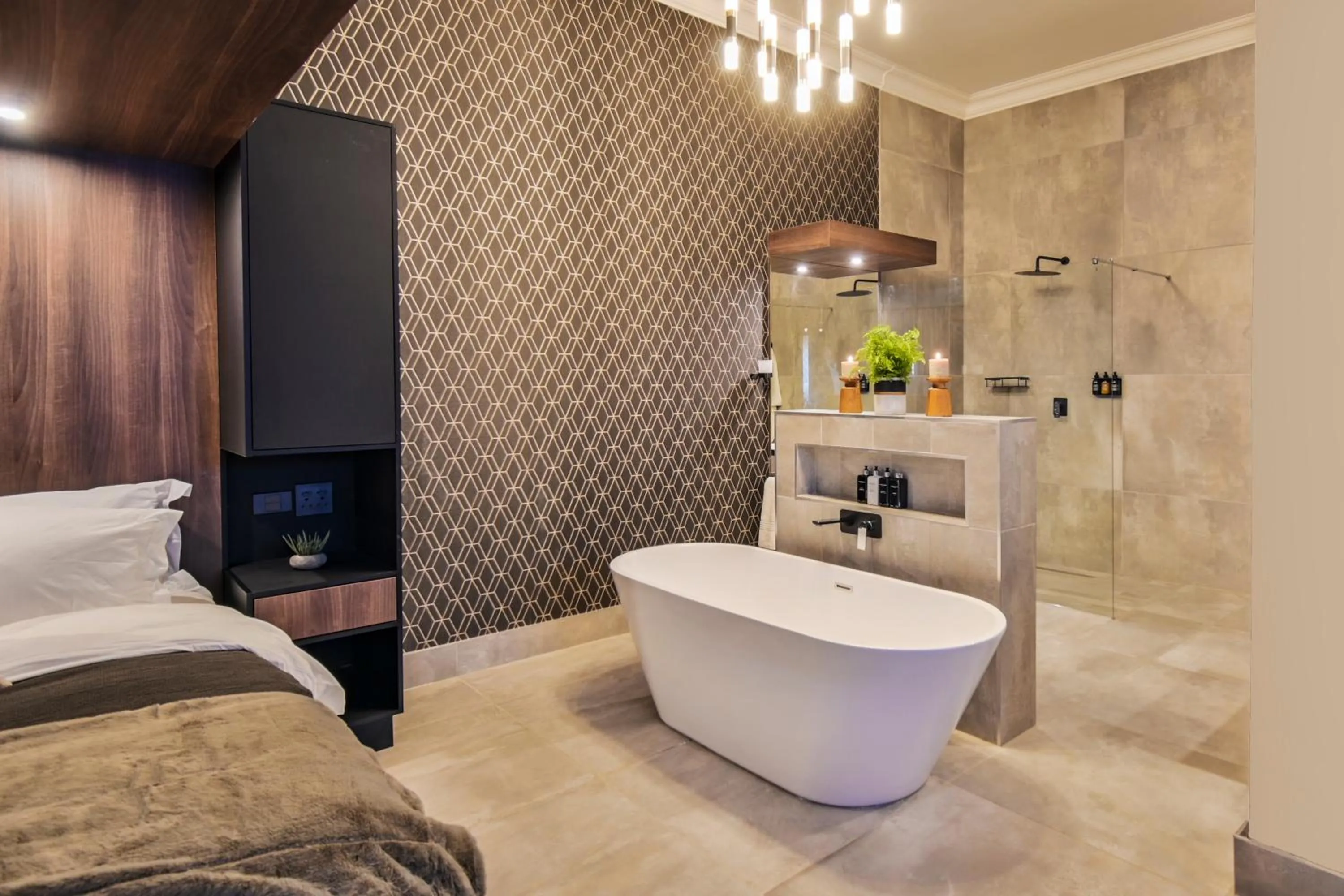 Shower, Bed in Summer PALACE Guesthouse