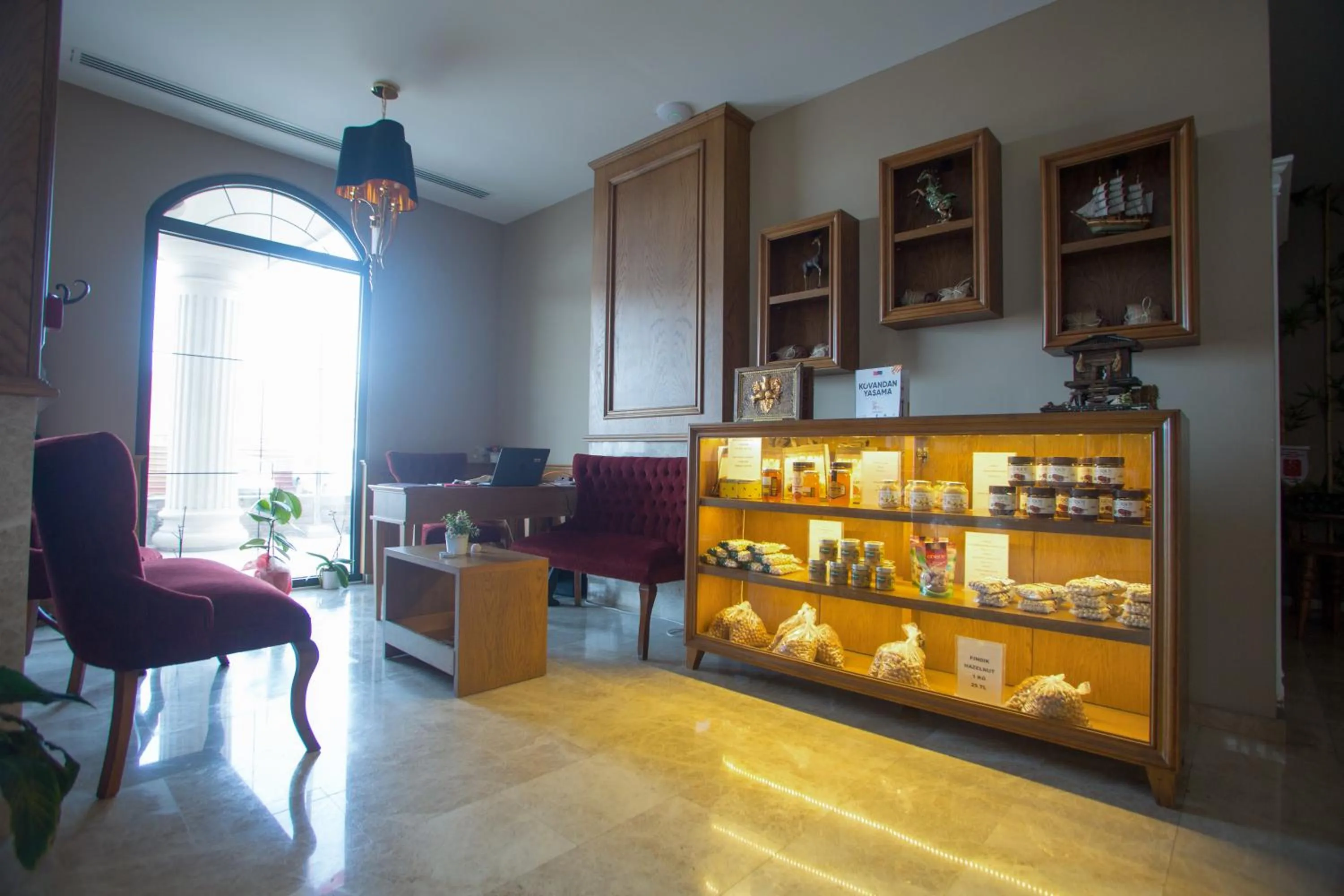 Seating area in Aktug Elegance Hotel