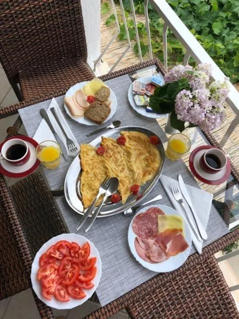 Breakfast in Vila Mozara