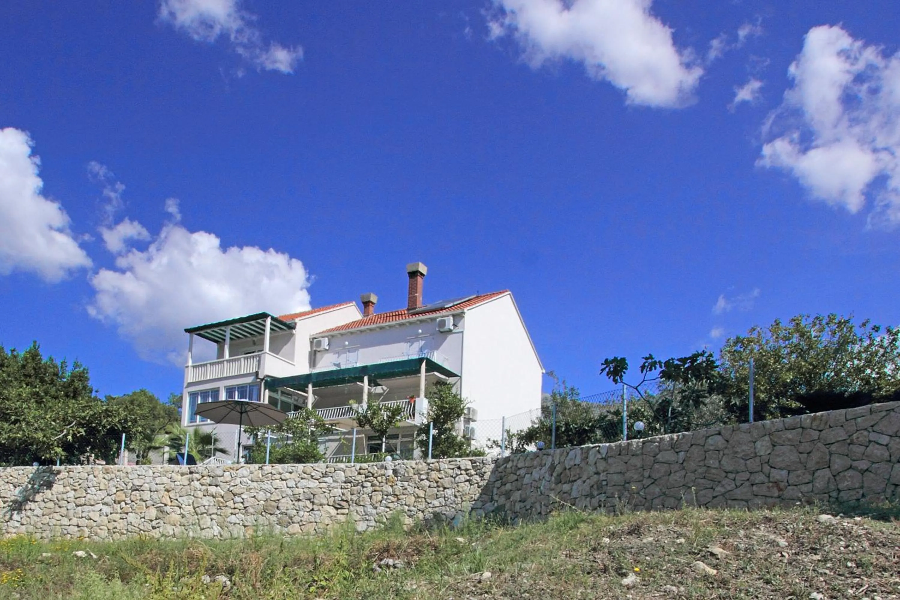 Property building in Vila Mozara