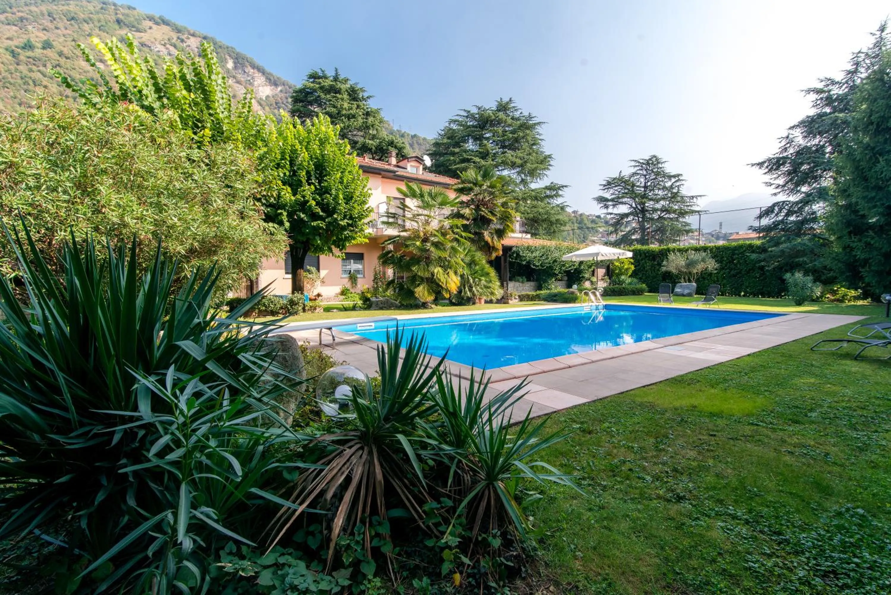 Garden view in B&B 3 TIGLI