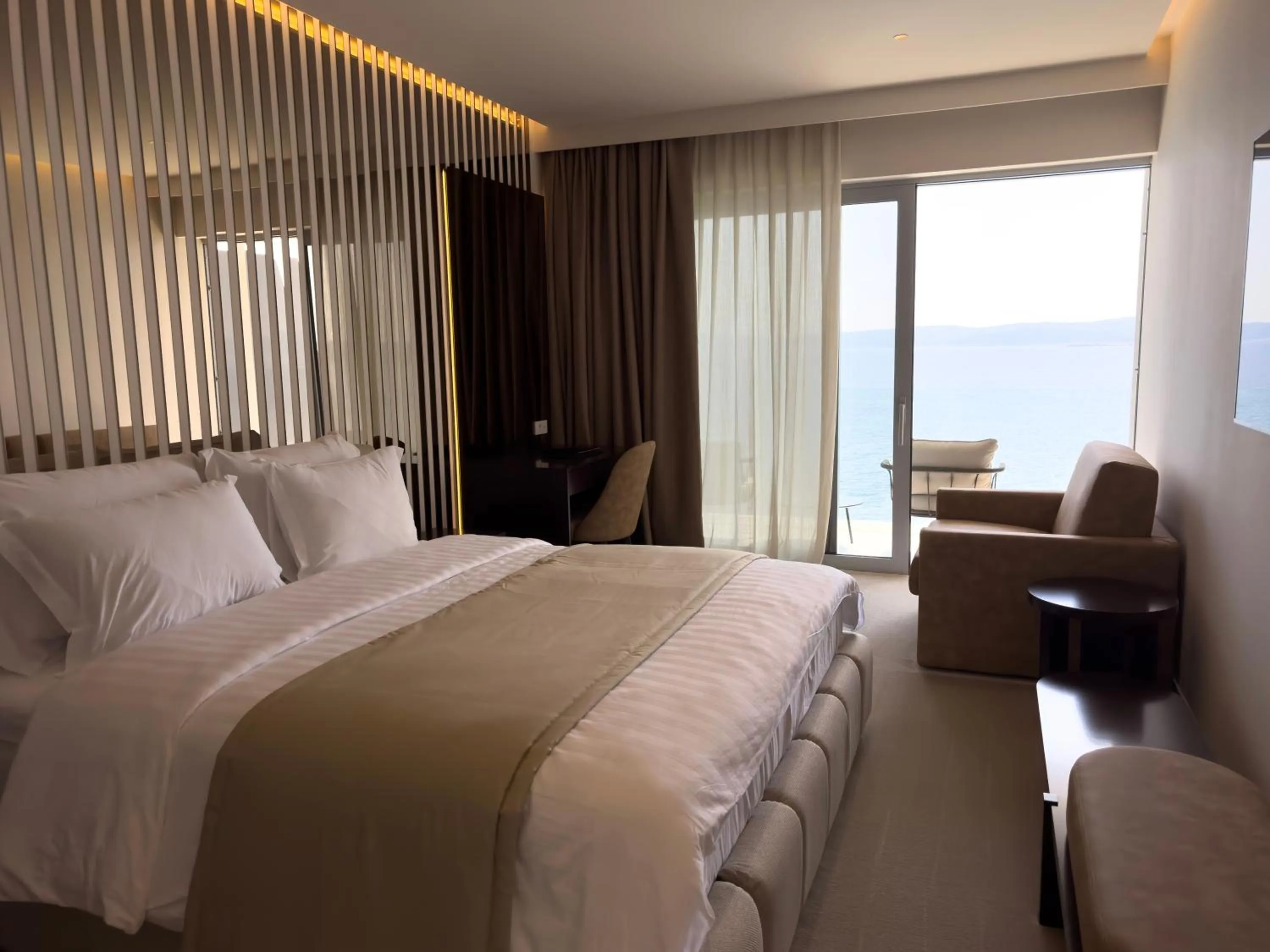 Bedroom, Bed in Luxury Hotel Amabilis