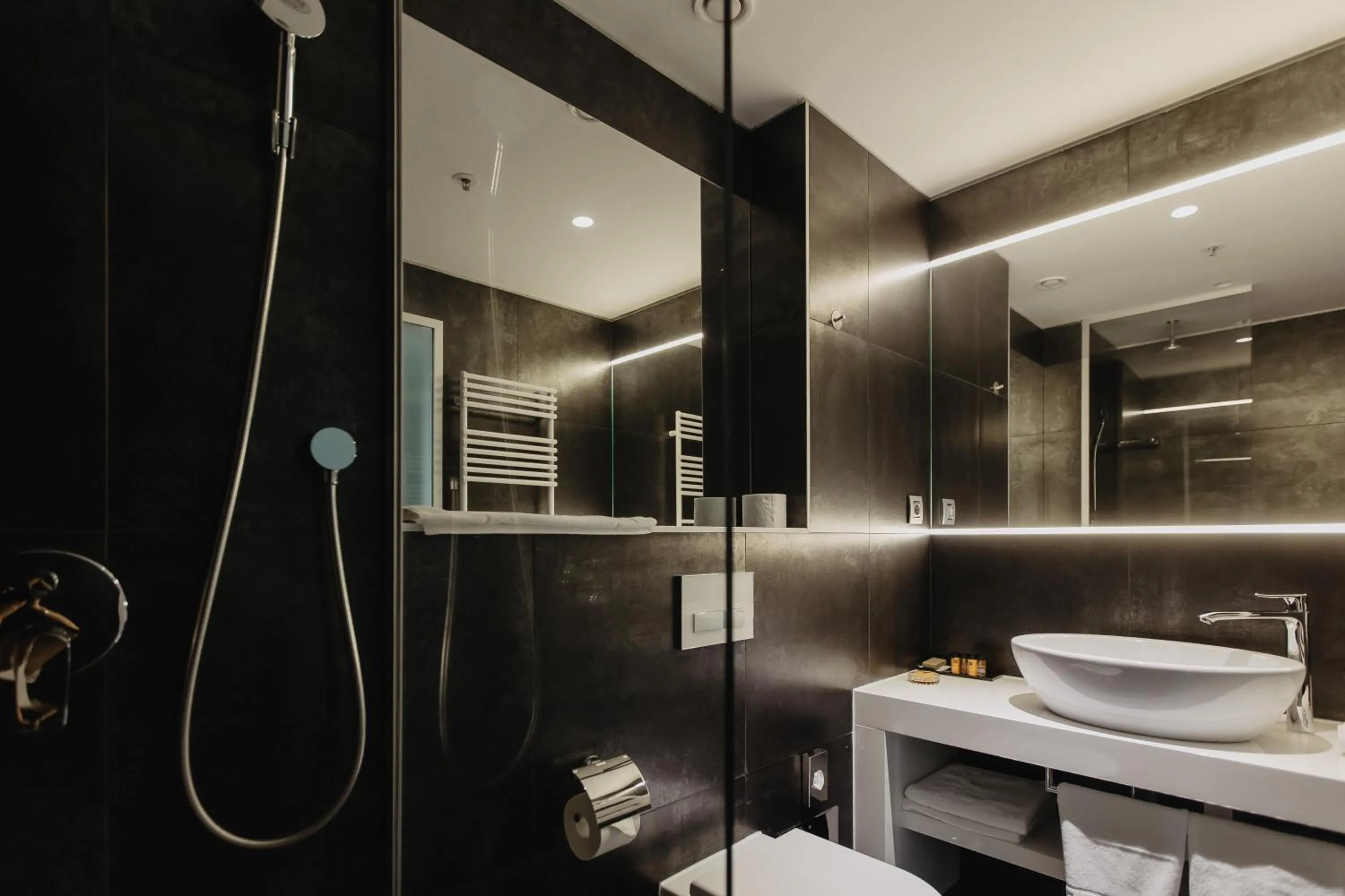 Shower in Luxury Hotel Amabilis