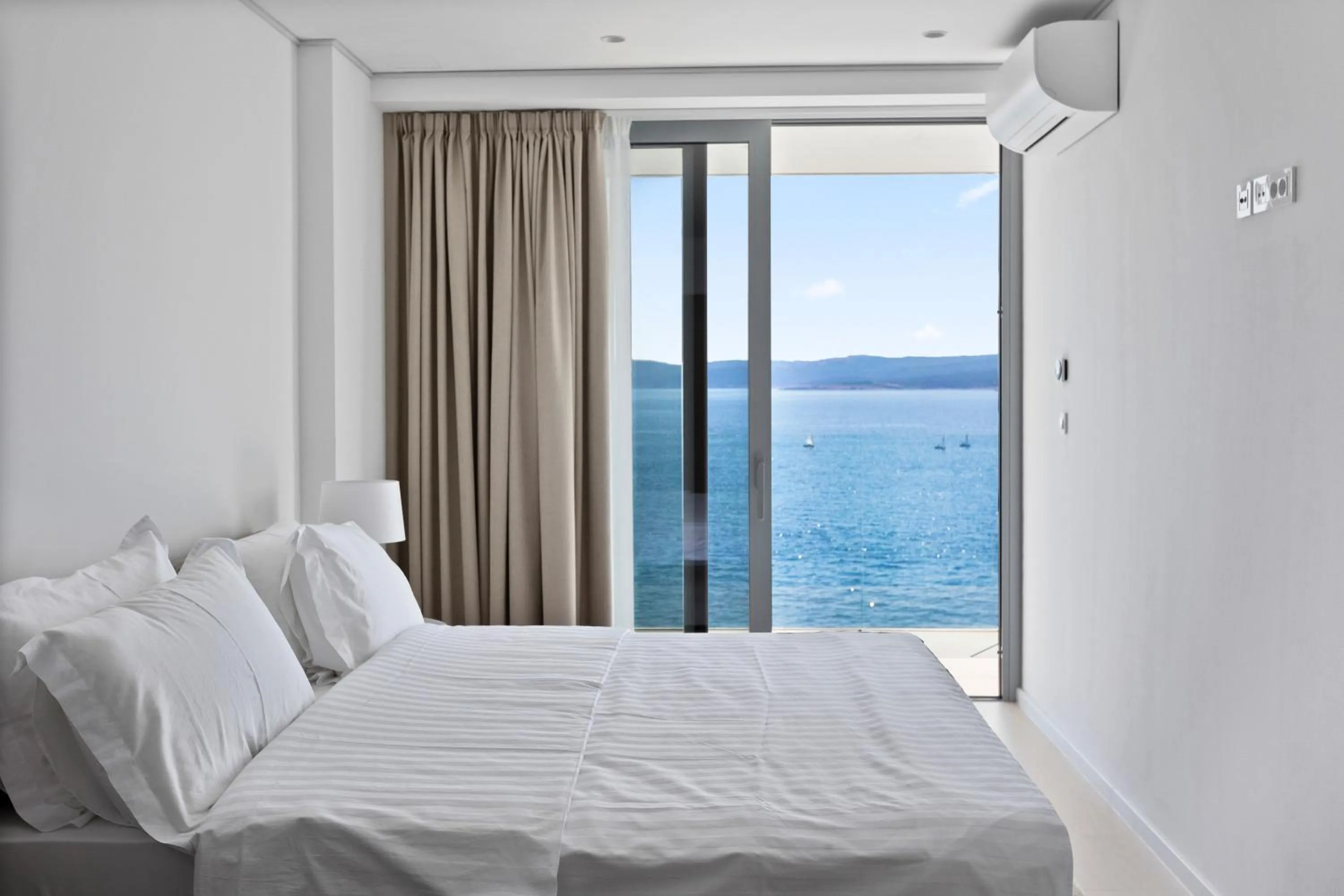 Bed in Luxury Hotel Amabilis