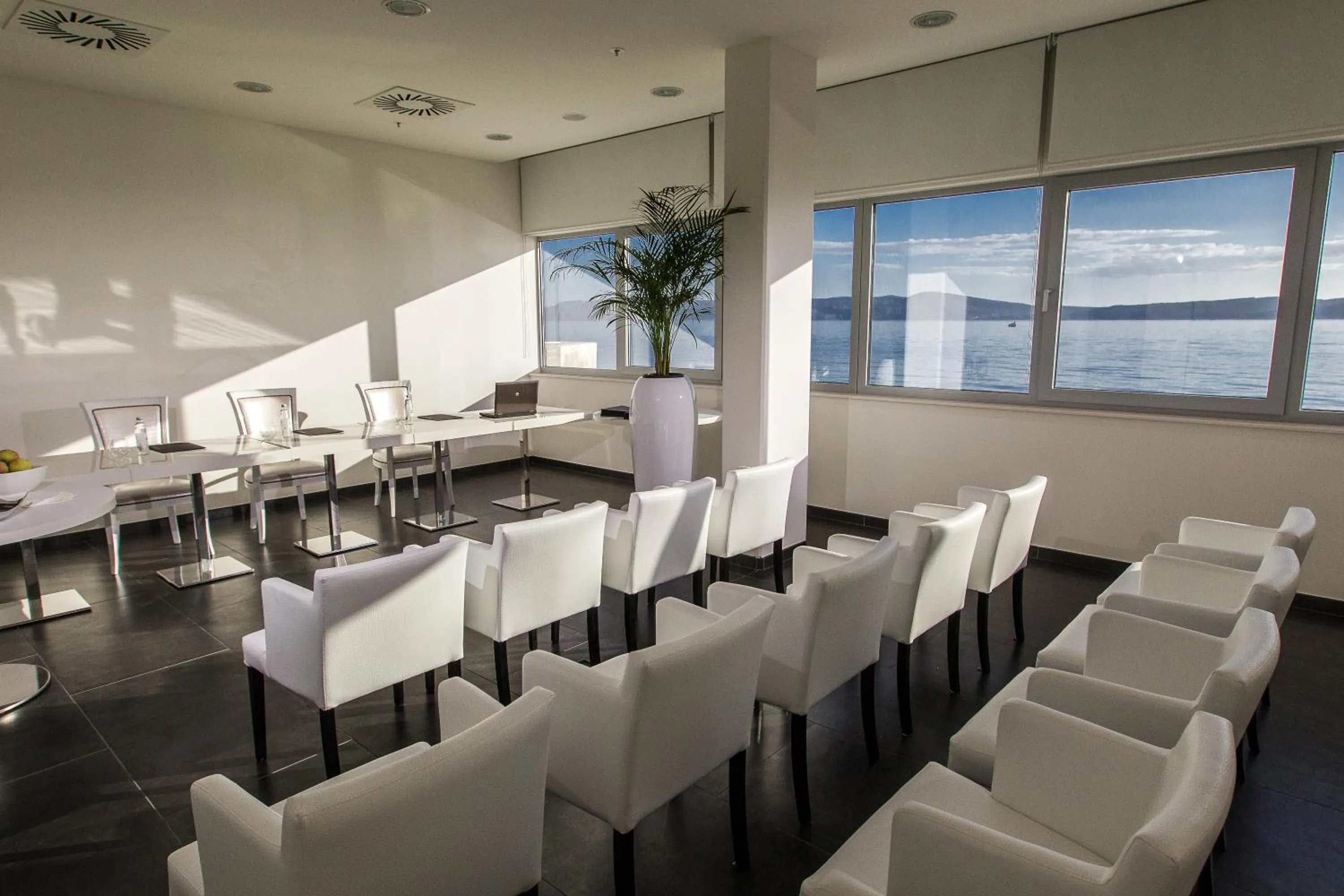 Business facilities in Luxury Hotel Amabilis