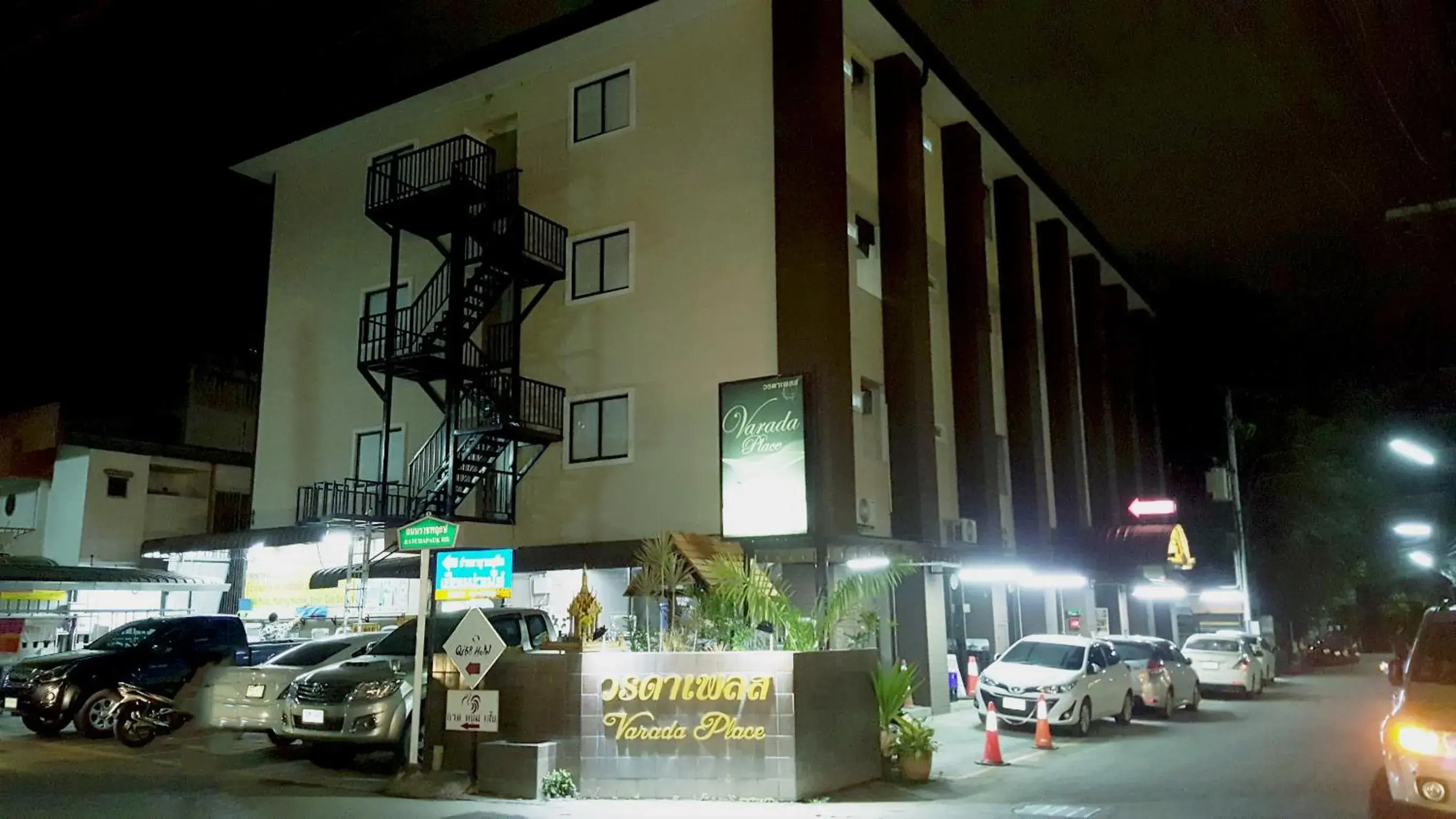 Facade/entrance in Varada Place Facade/entrance in Varada Place