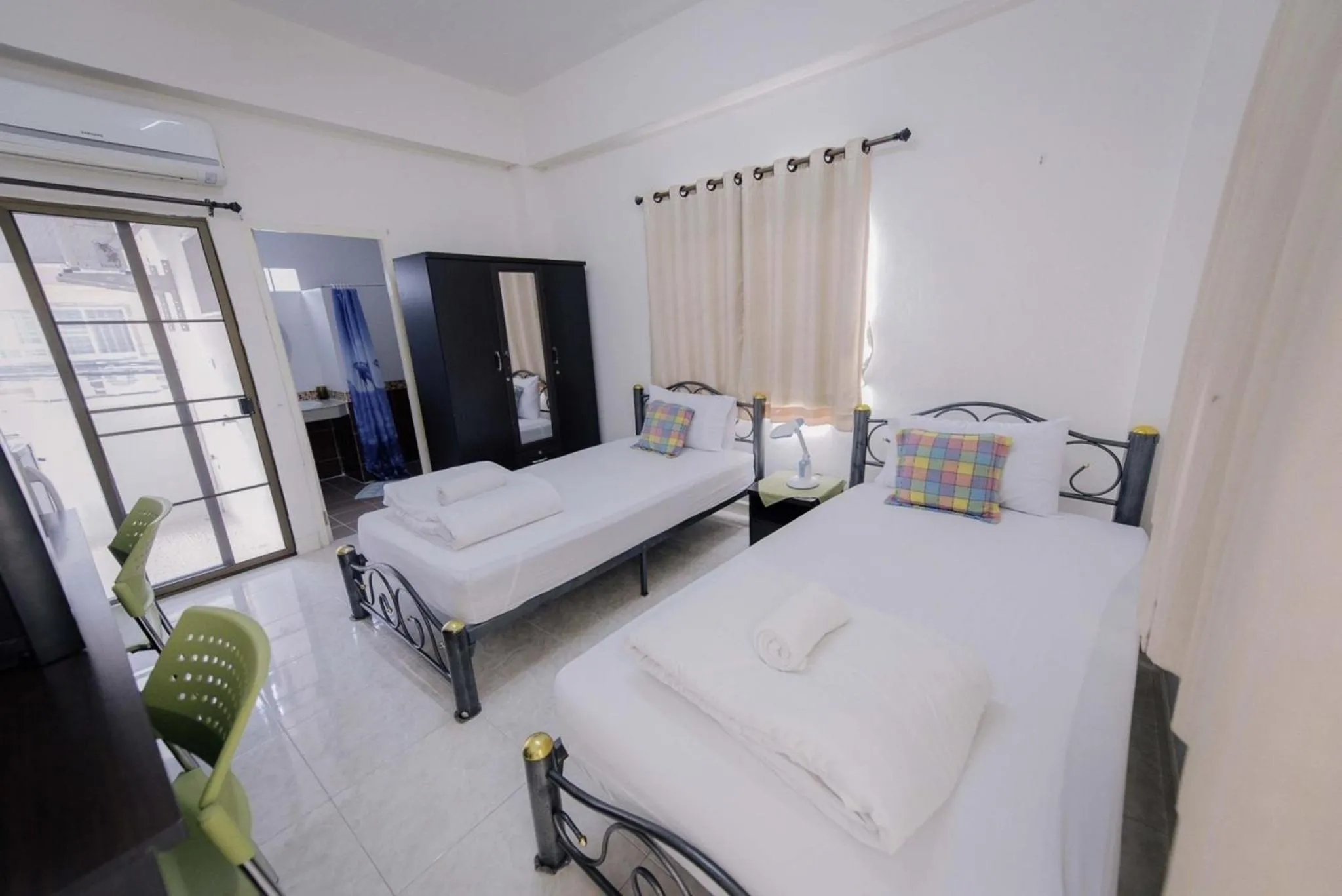 Photo of the whole room, Bed in Varada Place