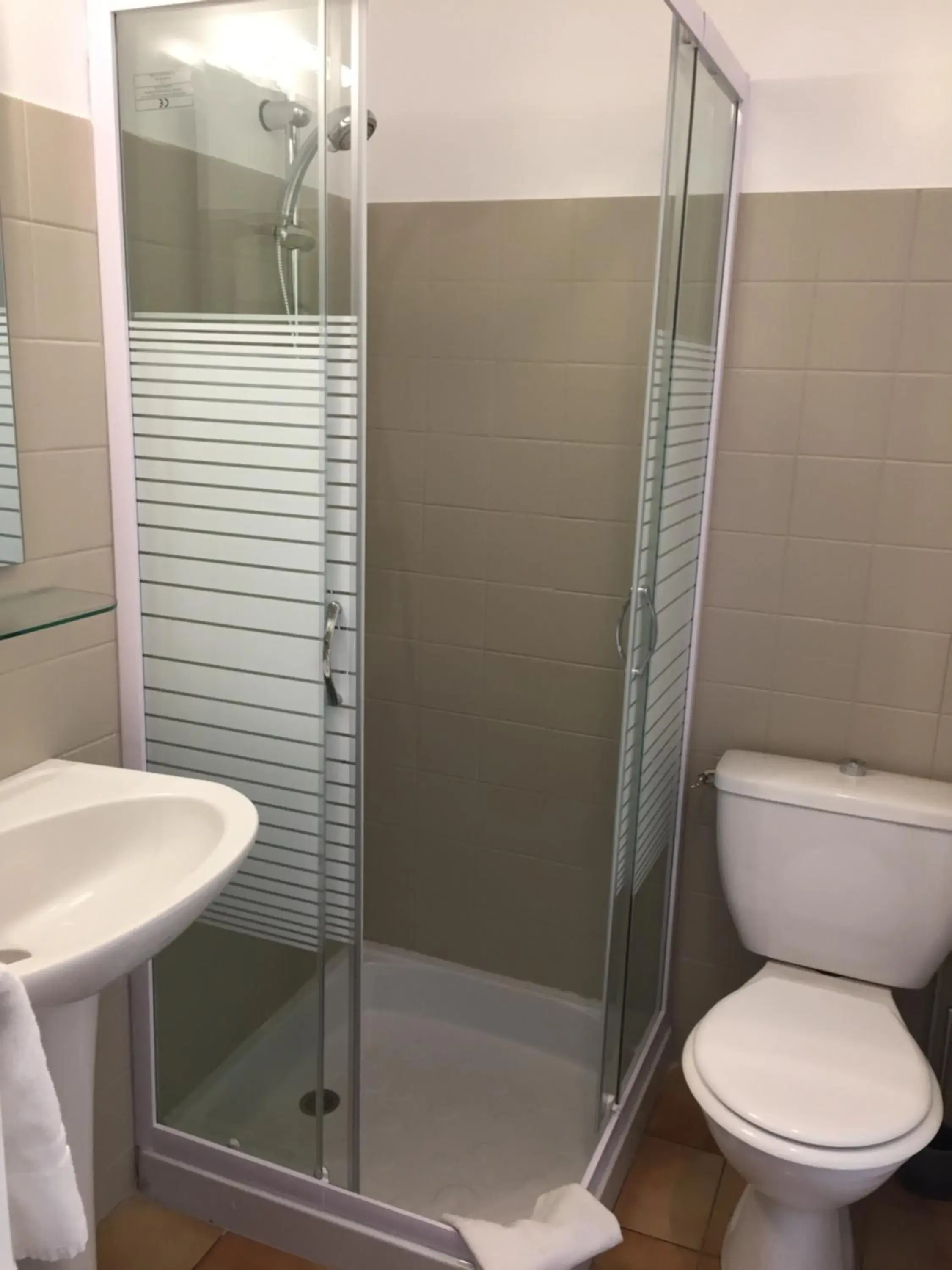 Bathroom in Hotel de la Bonnheure Bathroom in Hotel de la Bonnheure