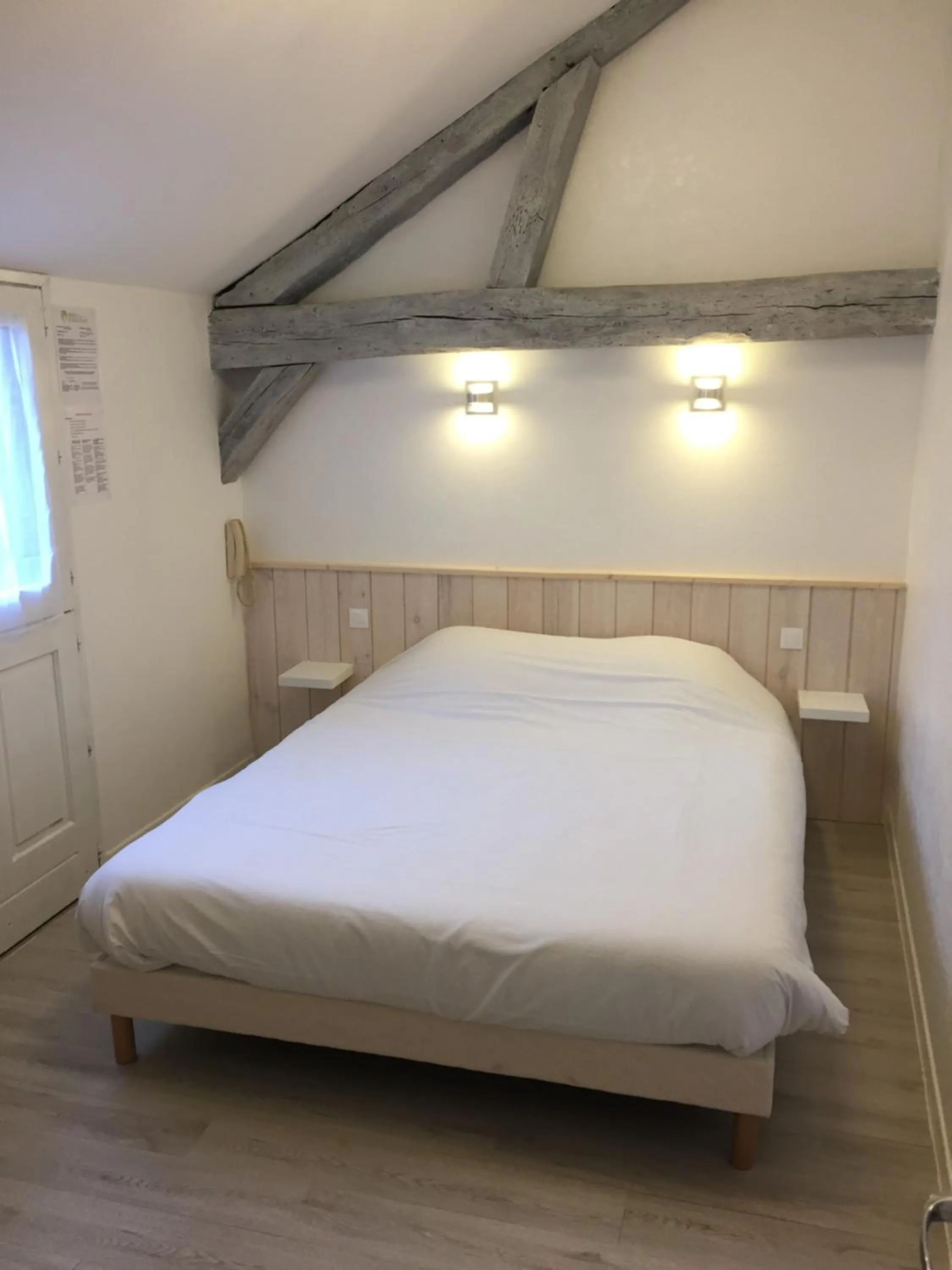 Garden view, Bed in Hotel de la Bonnheure