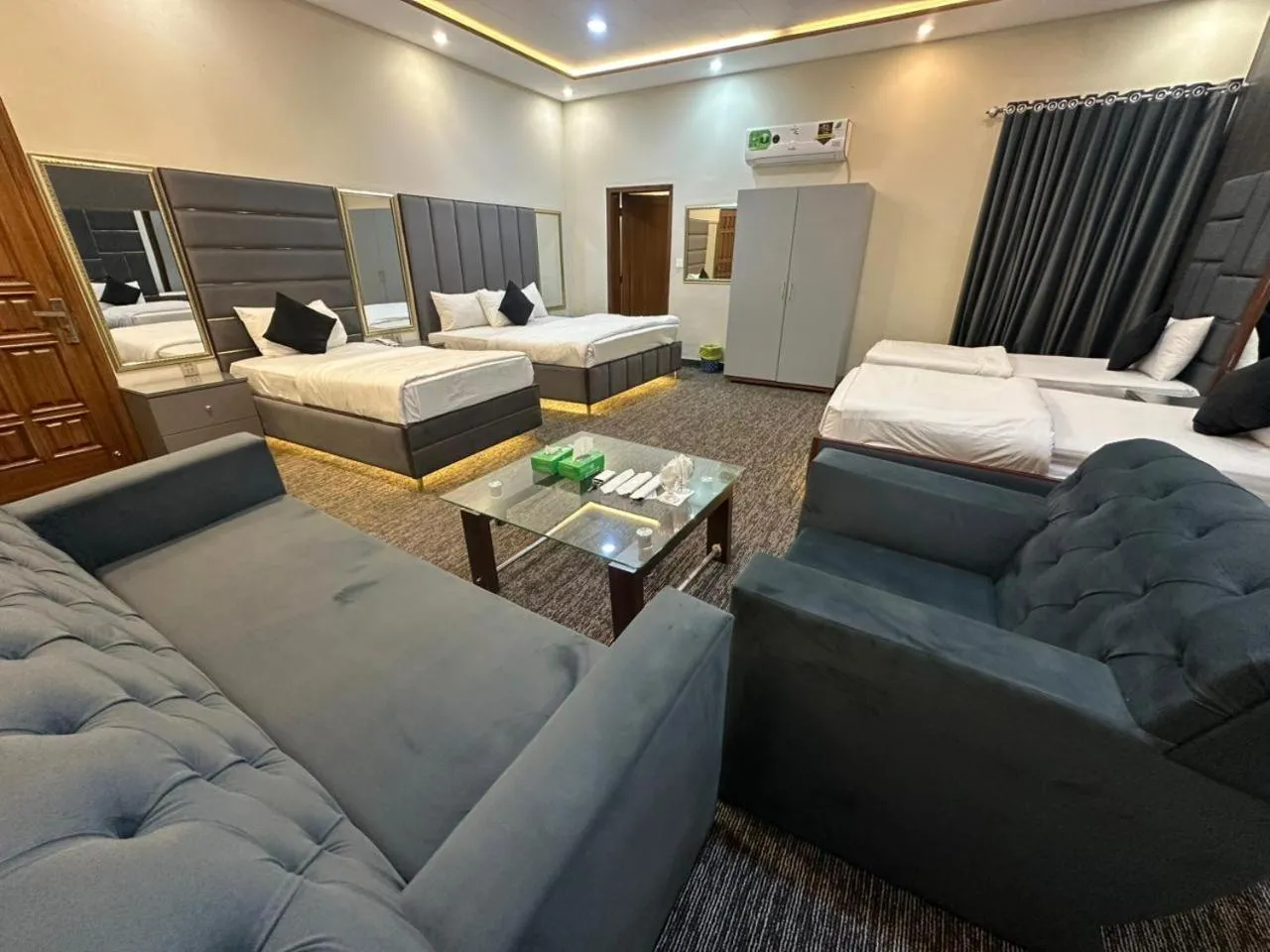 Bed in Green Land Hotel Lahore