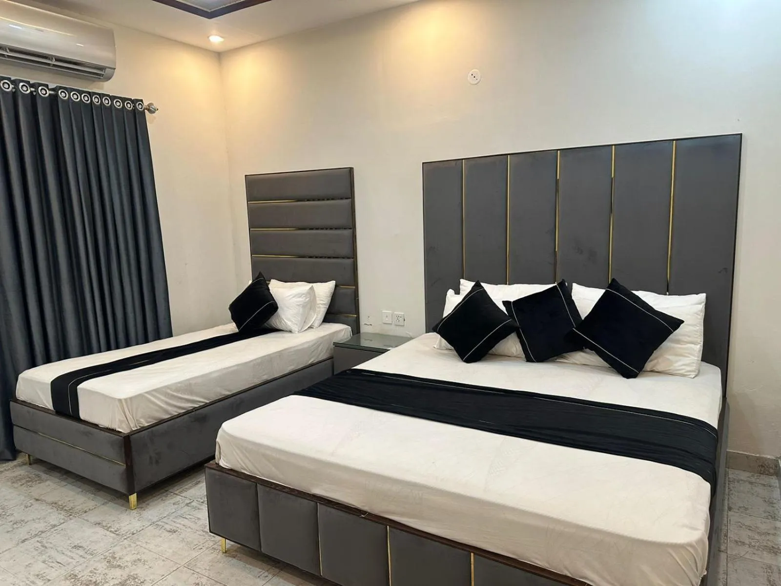 Photo of the whole room, Bed in Green Land Hotel Lahore