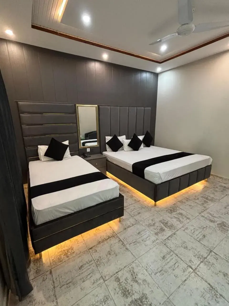 Deluxe Twin Room in Green Land Hotel Lahore Deluxe Twin Room in Green Land Hotel Lahore