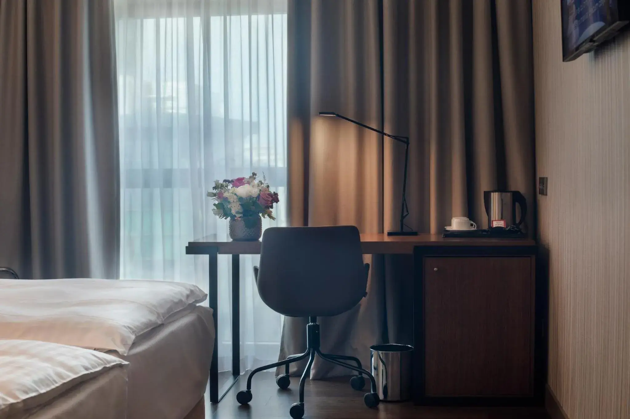 Property building, Bed in Hotel CH Bucharest Property building, Bed in Hotel CH Bucharest