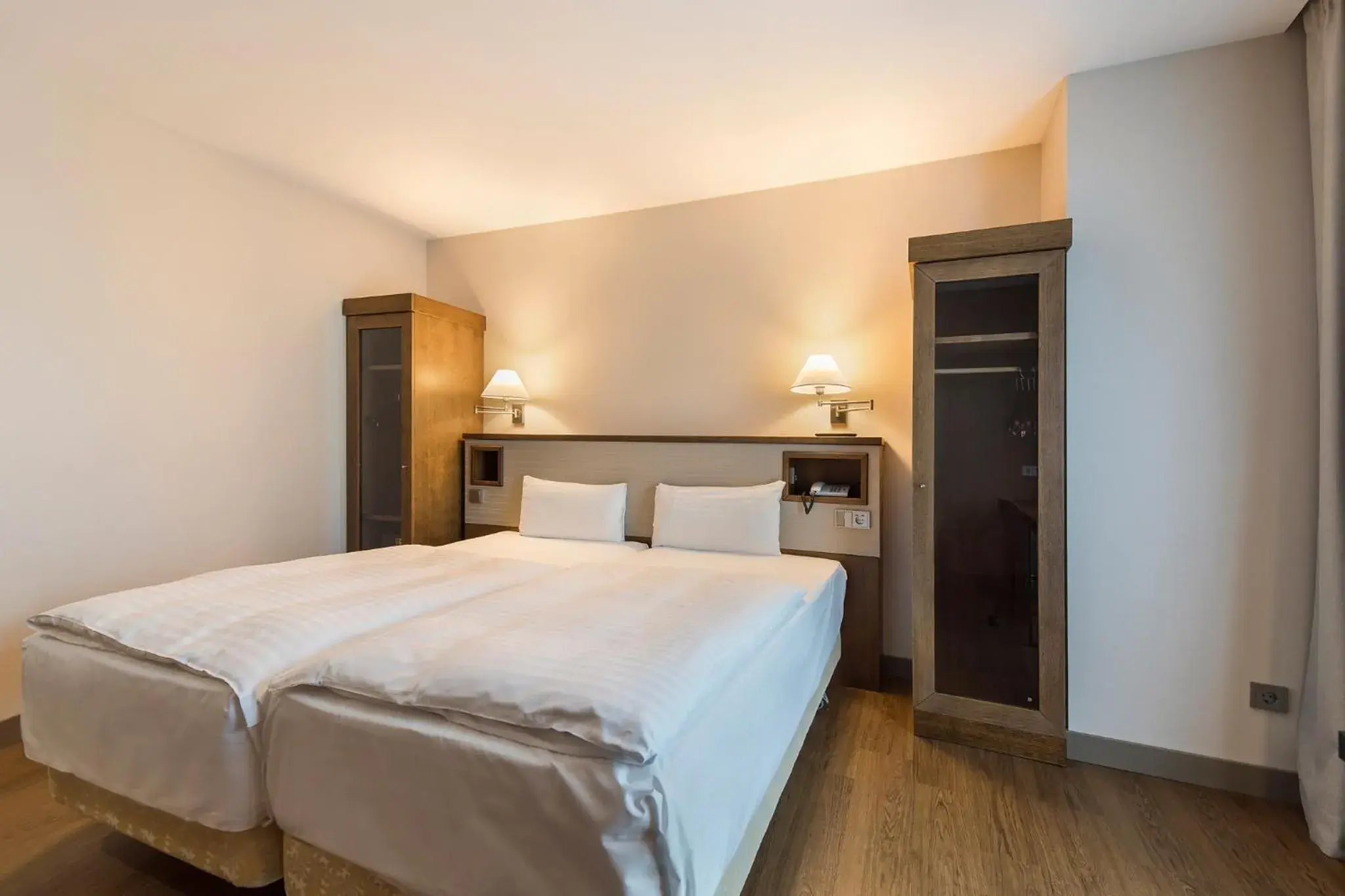 Bedroom, Bed in Hotel CH Bucharest Bedroom, Bed in Hotel CH Bucharest