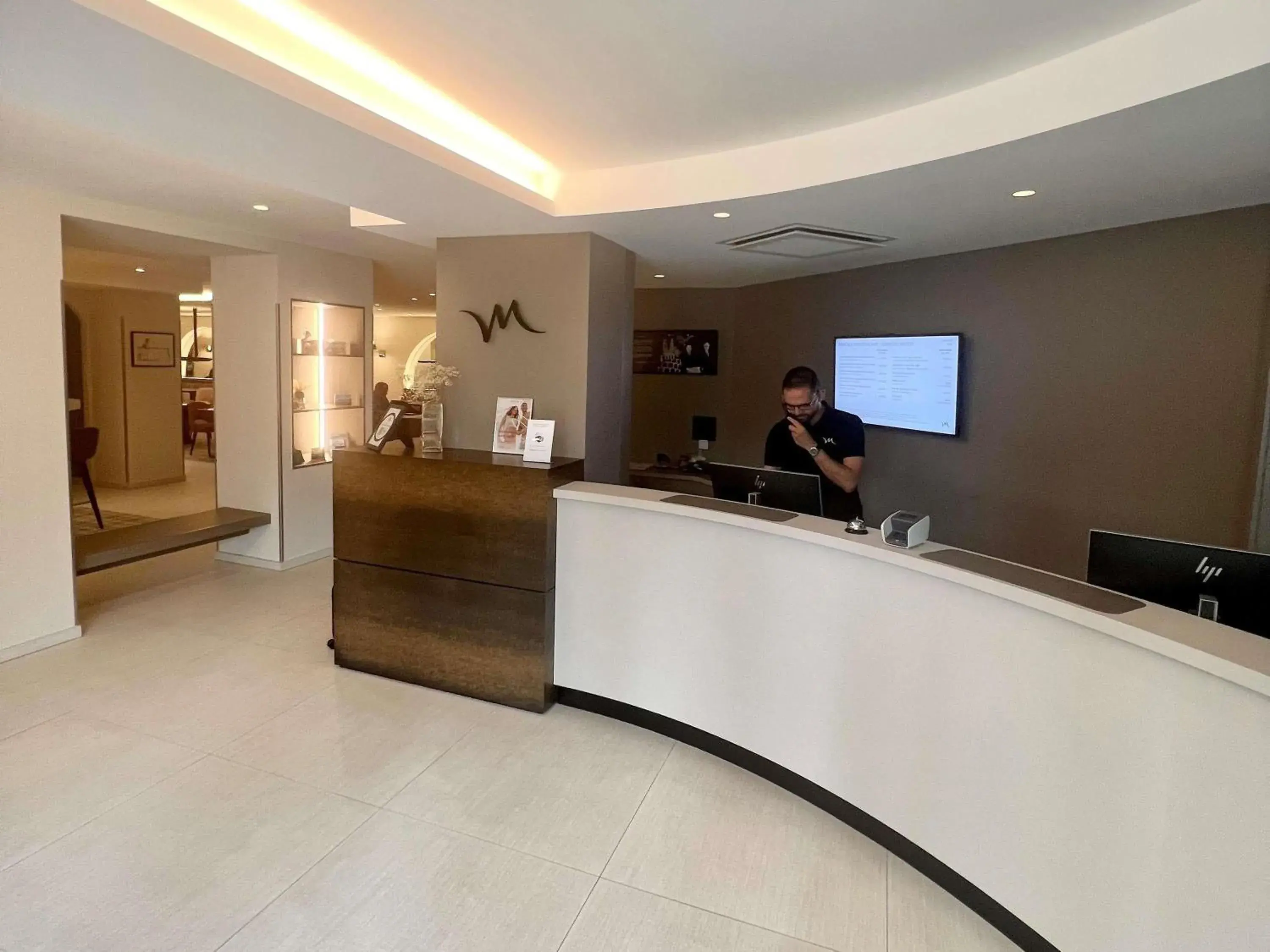 Lounge or bar in Mercure Fribourg Centre Remparts Lounge or bar in Mercure Fribourg Centre Remparts