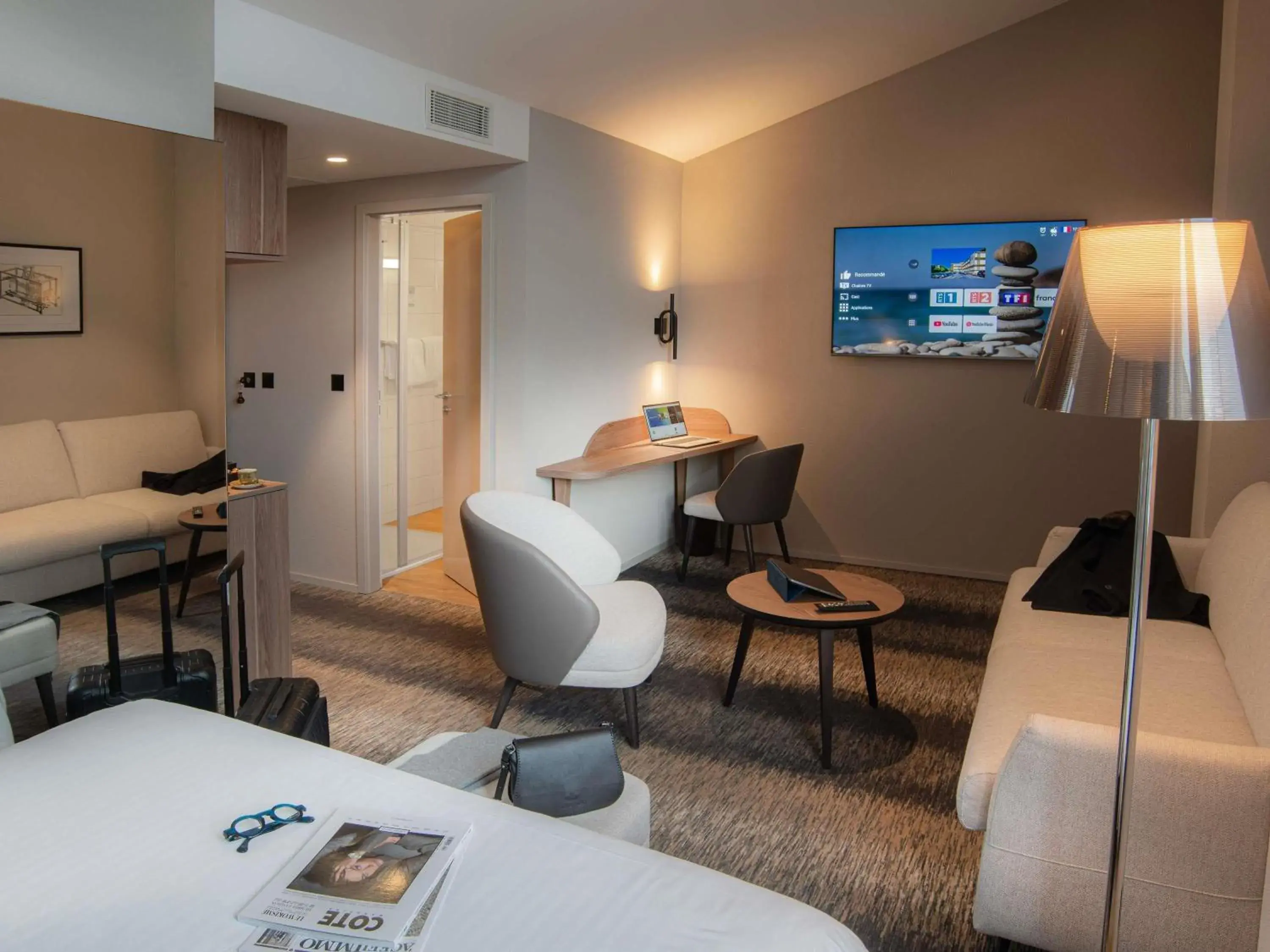 Bedroom, Bed in Mercure Fribourg Centre Remparts Bedroom, Bed in Mercure Fribourg Centre Remparts