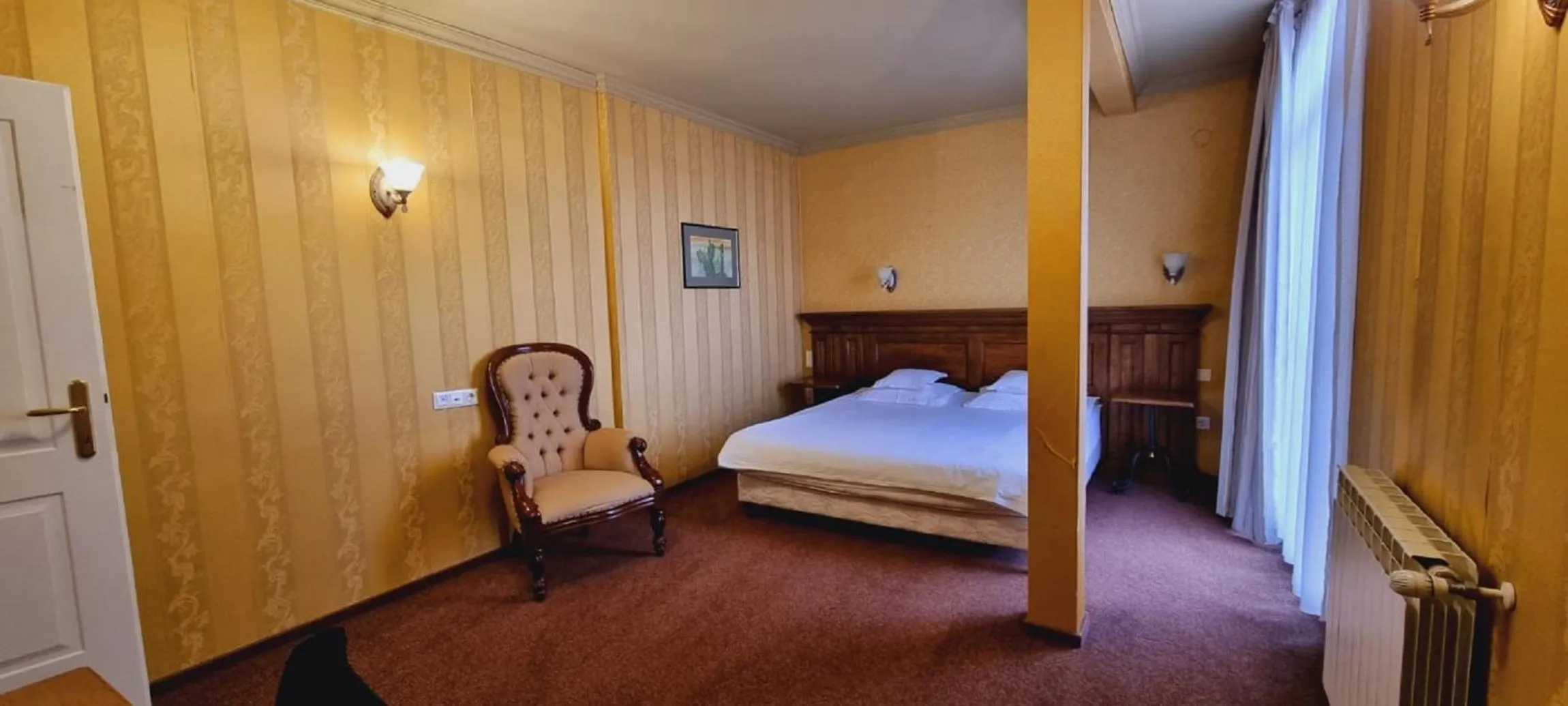 Bed in Topaz Boutique