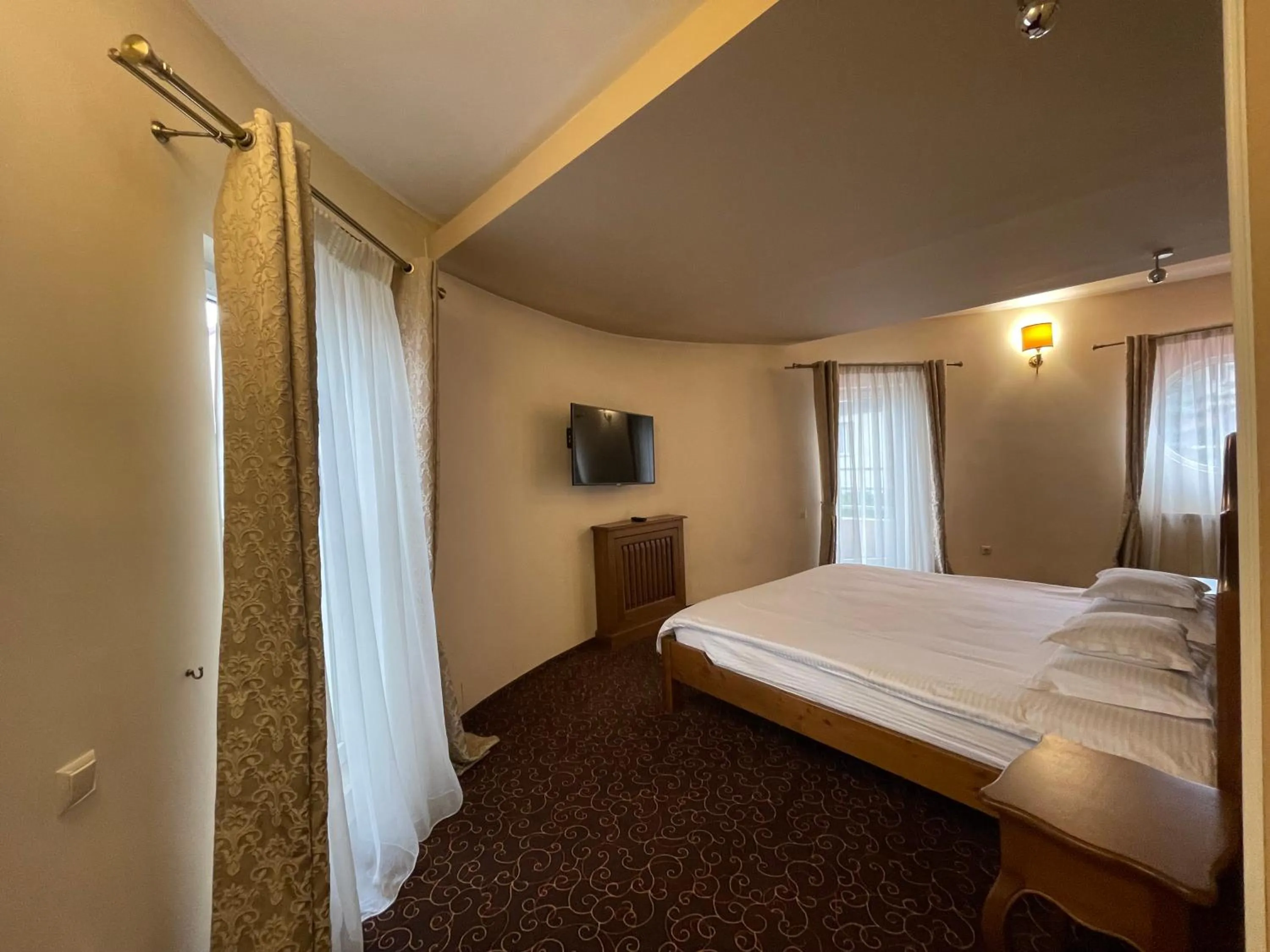 Bed in Topaz Boutique