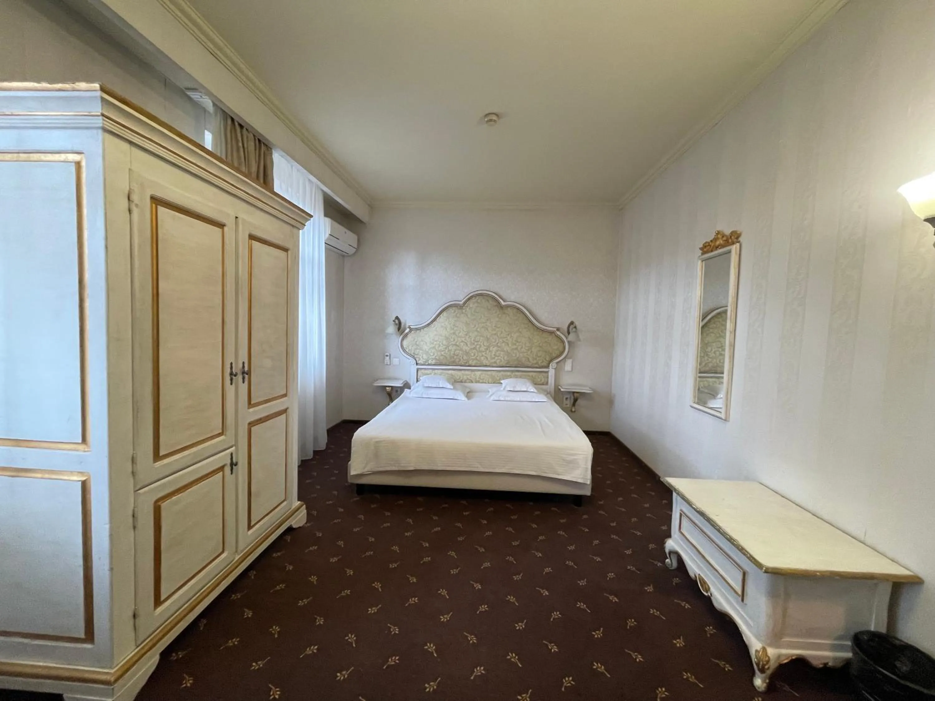 Bed in Topaz Boutique