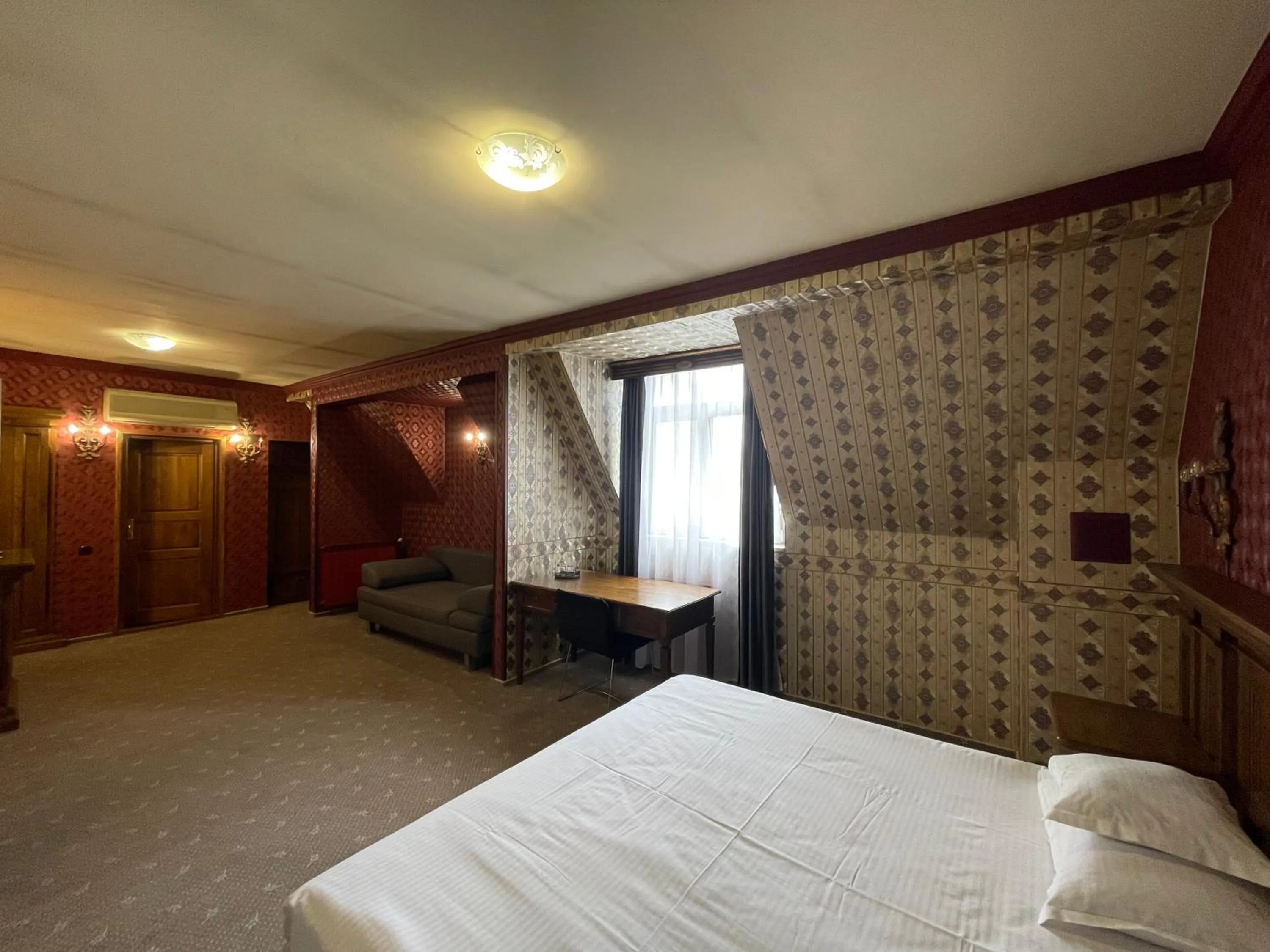 Bed in Topaz Boutique