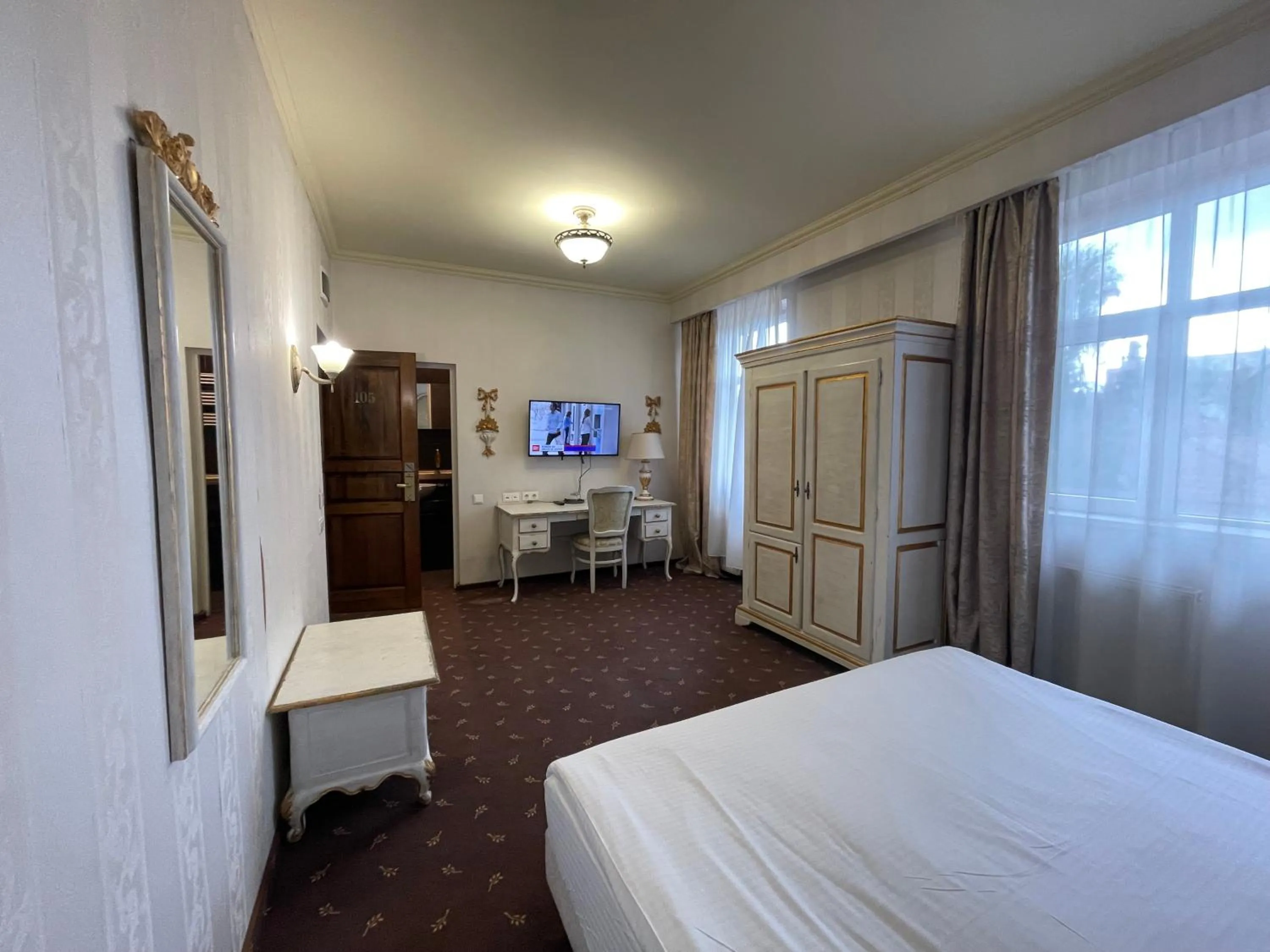 Bed in Topaz Boutique