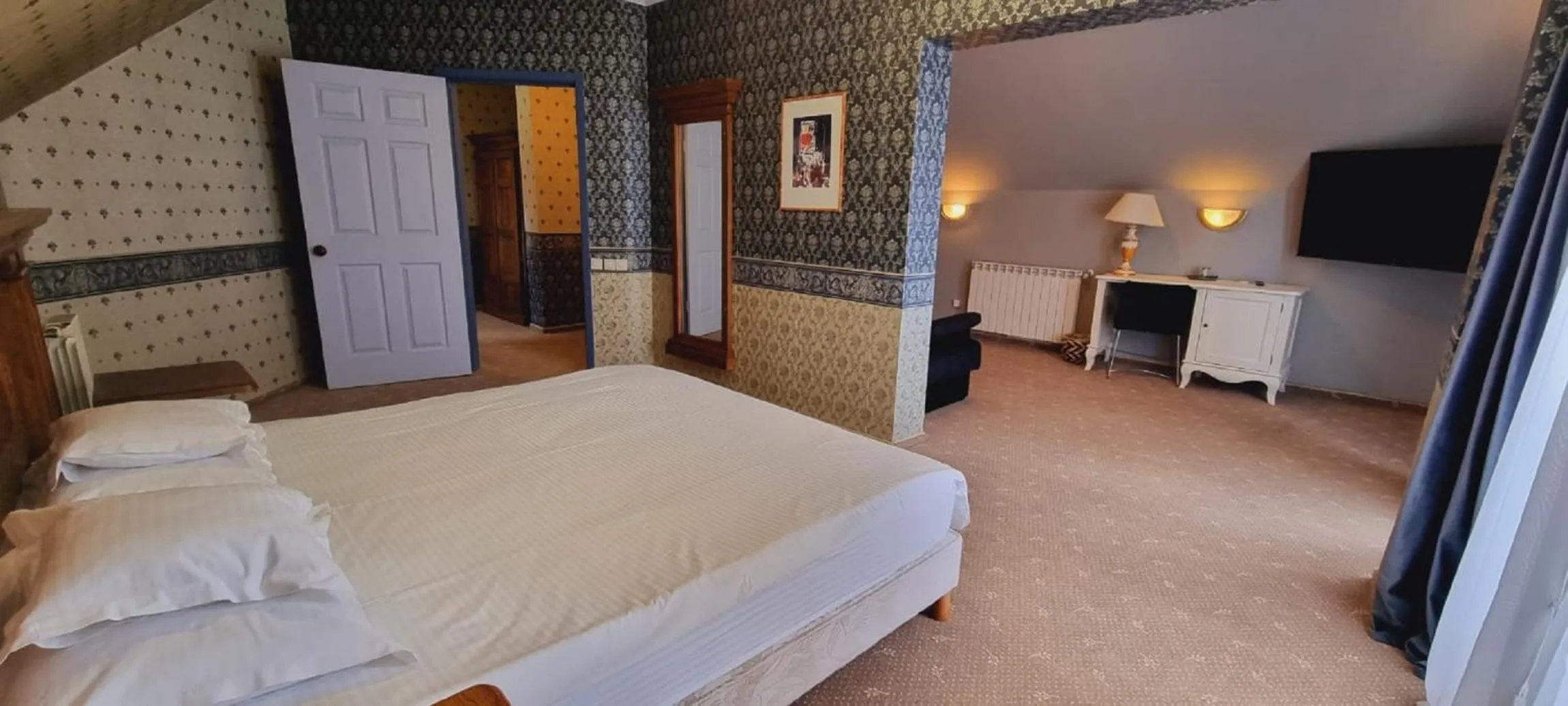 Bed in Topaz Boutique