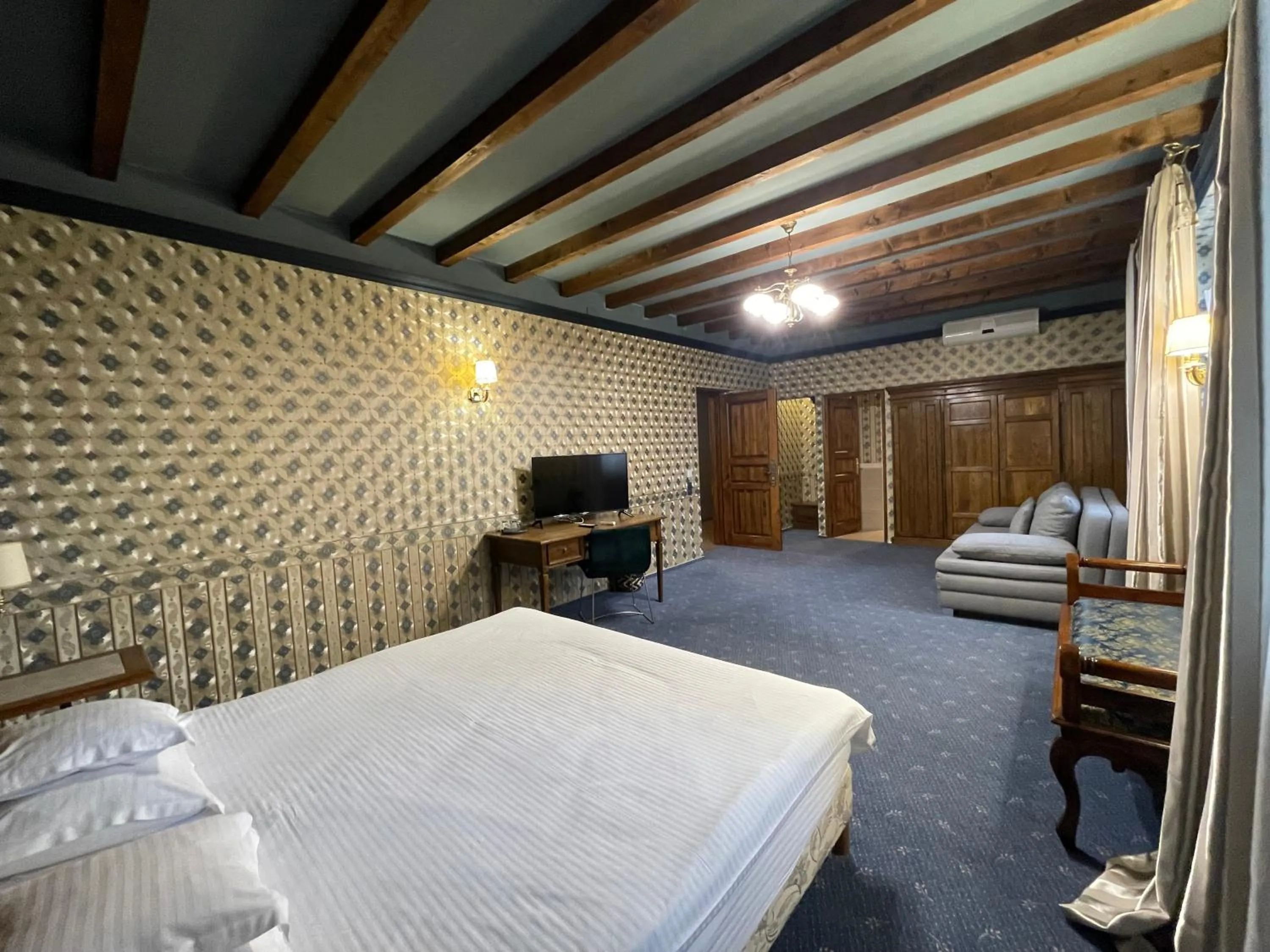 Bed in Topaz Boutique