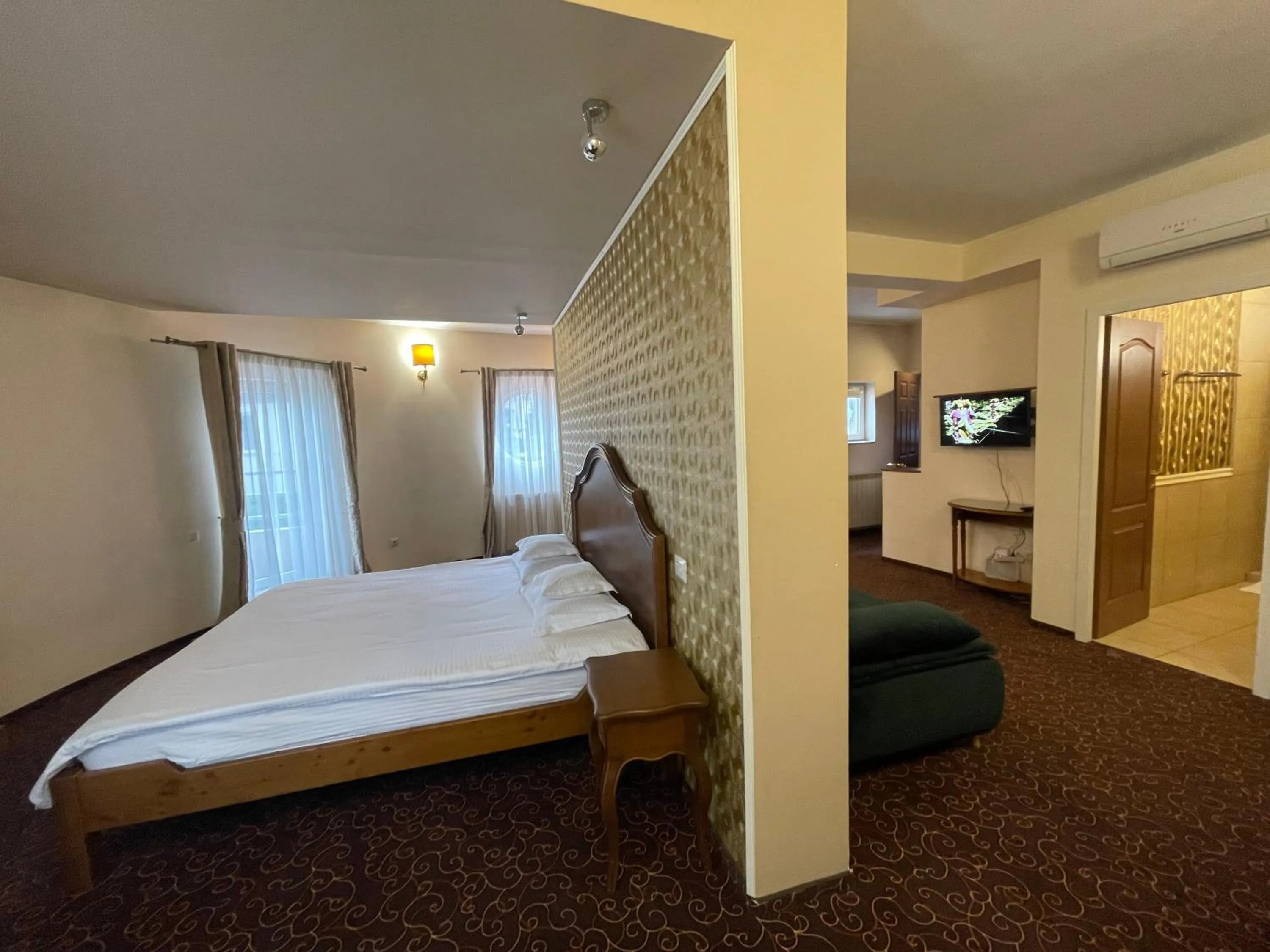 Bed in Topaz Boutique