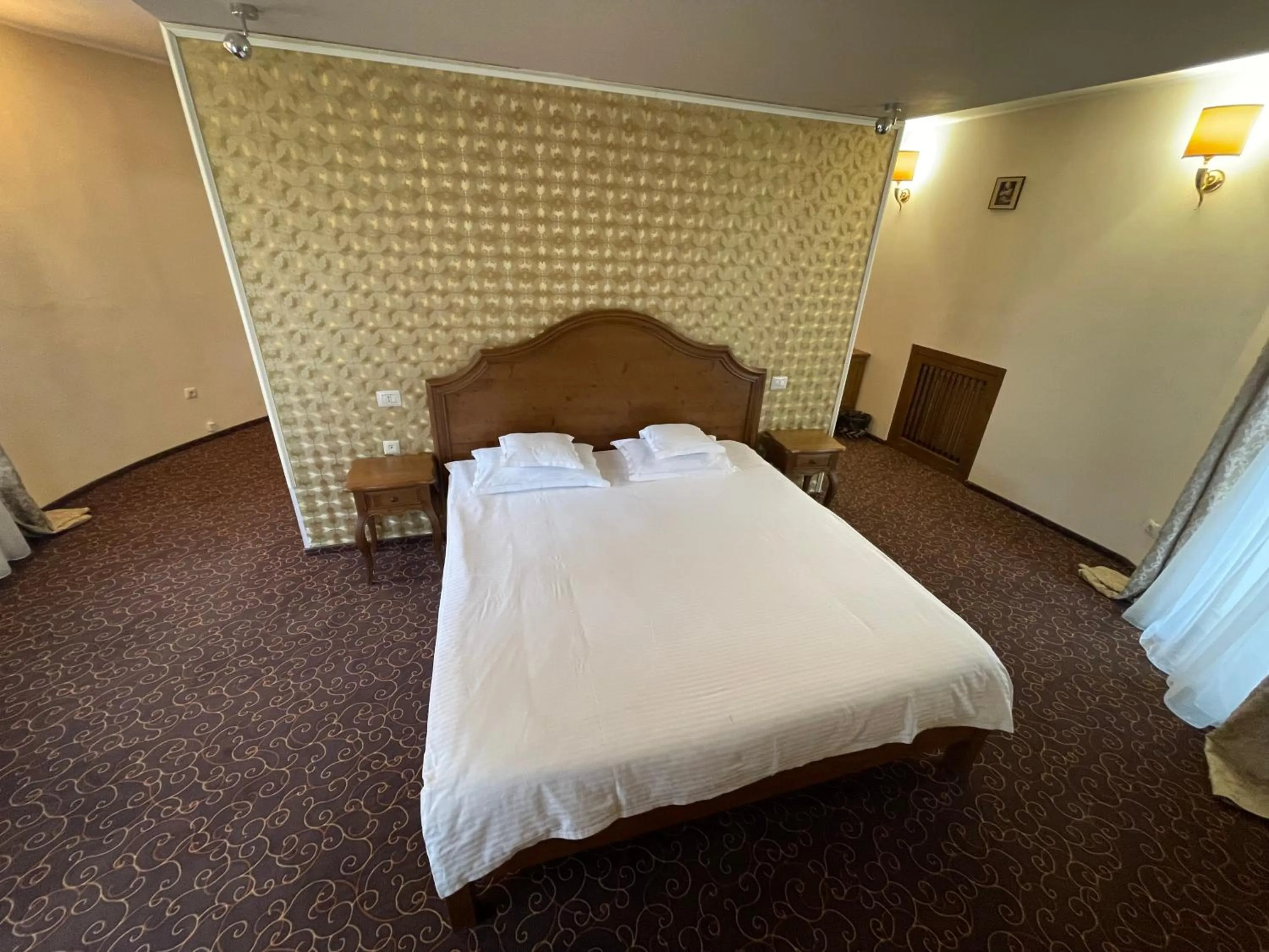 Bed in Topaz Boutique