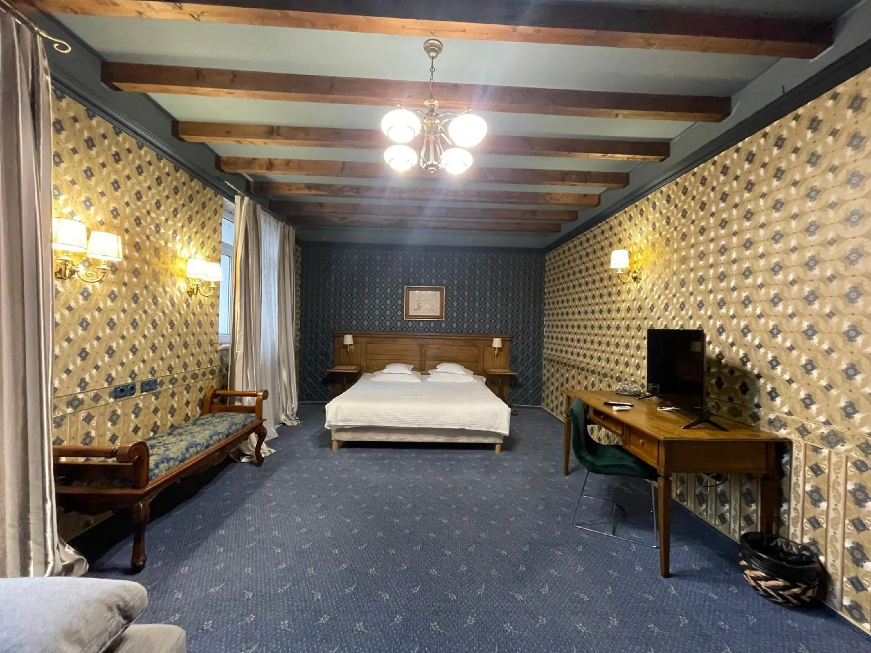 Bed in Topaz Boutique