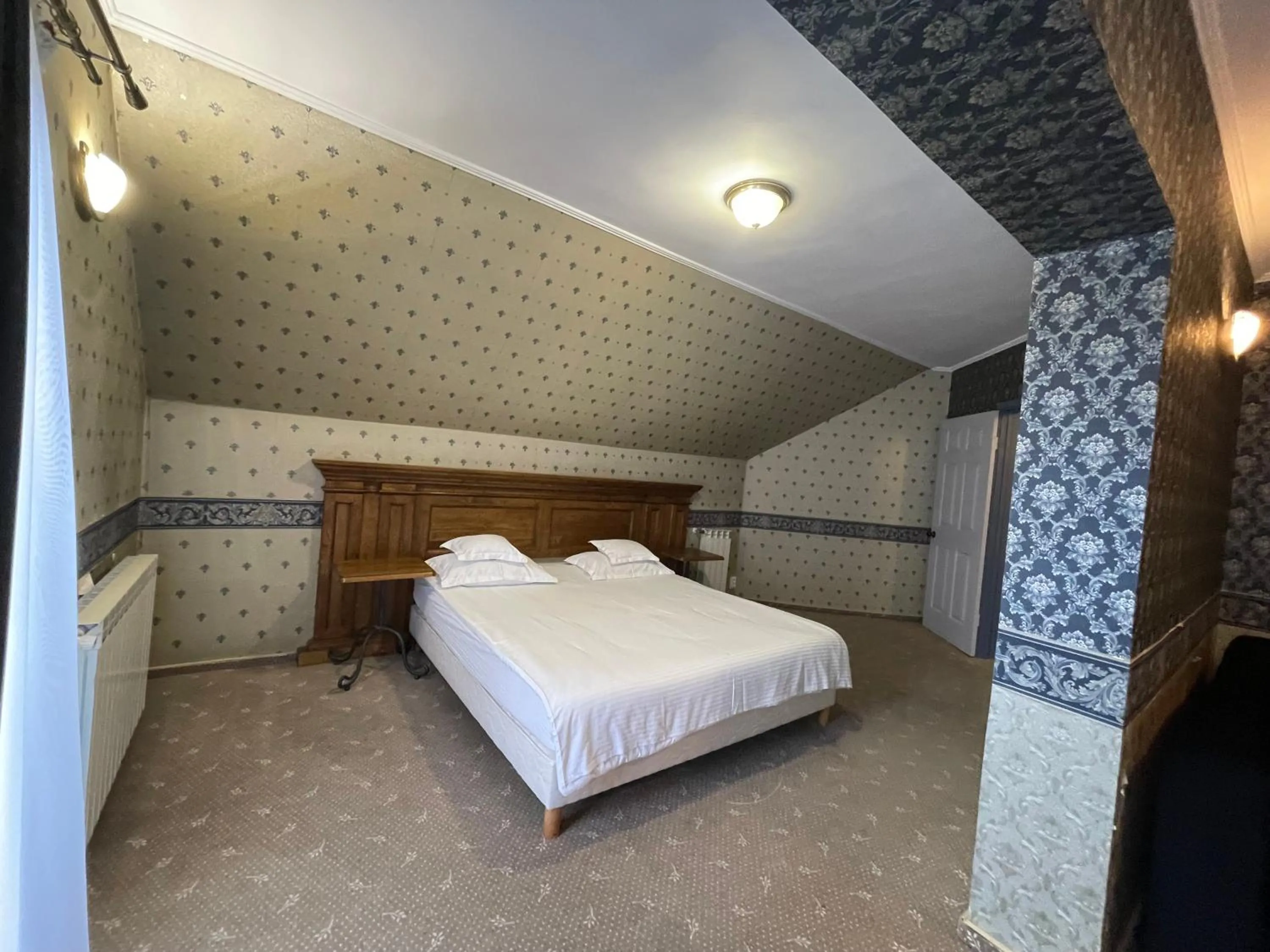 Bed in Topaz Boutique