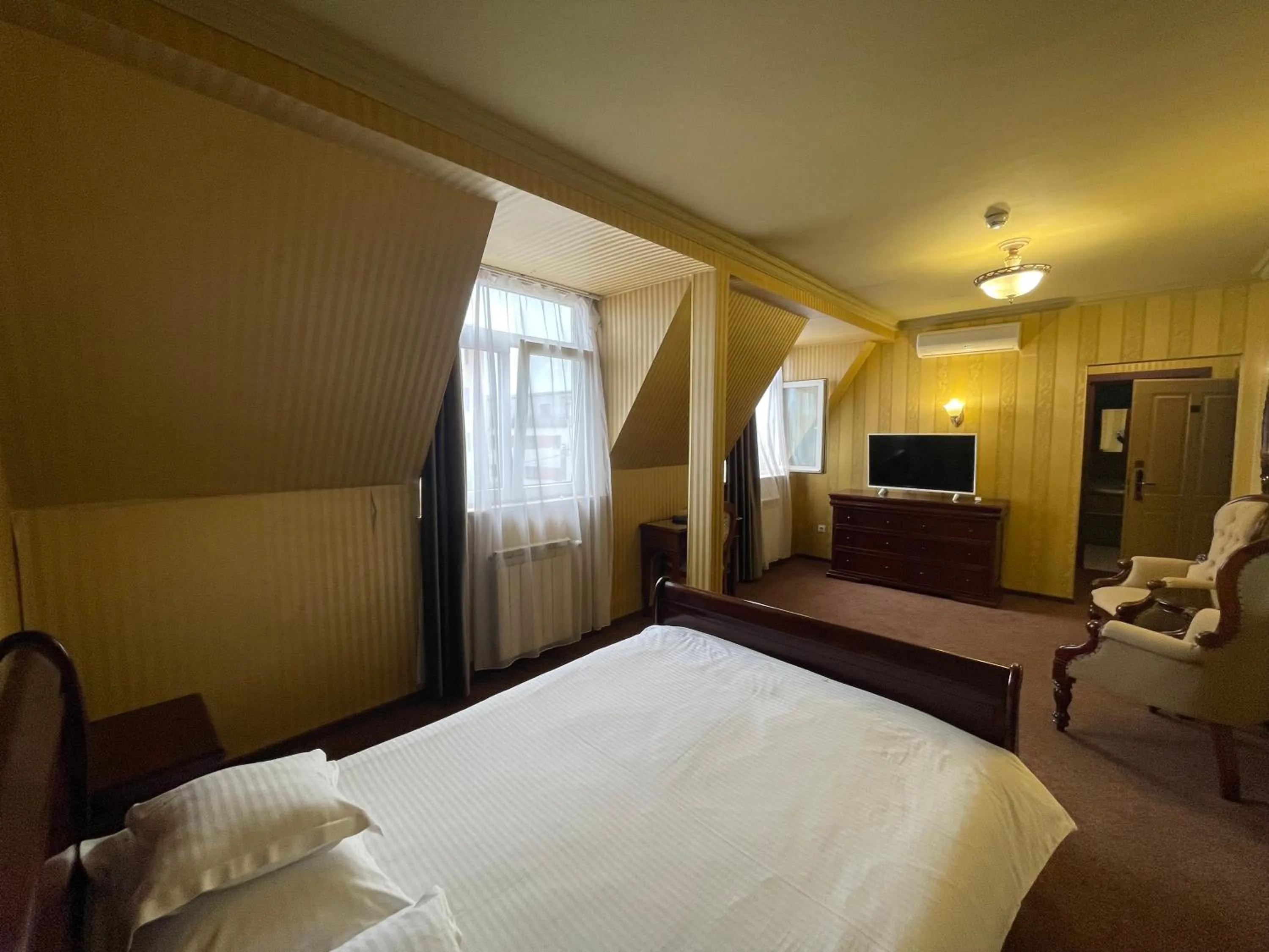 Bed in Topaz Boutique