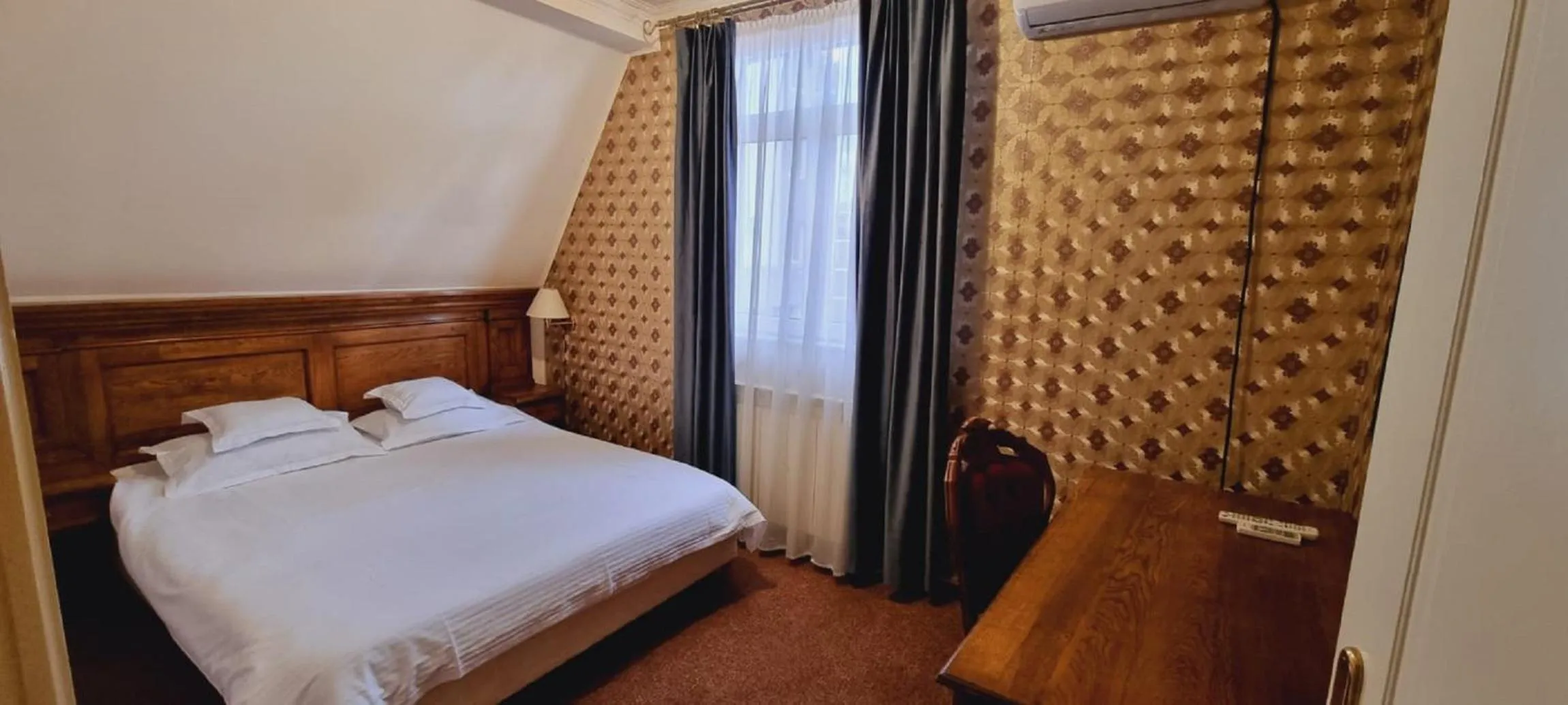 Bed in Topaz Boutique