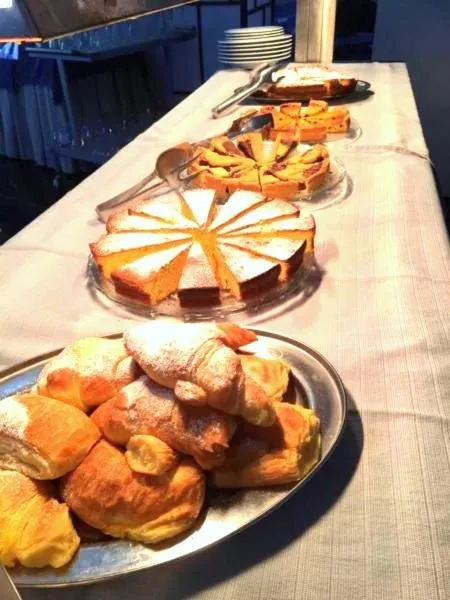 Food and drinks in Hotel Atmosfere Beach