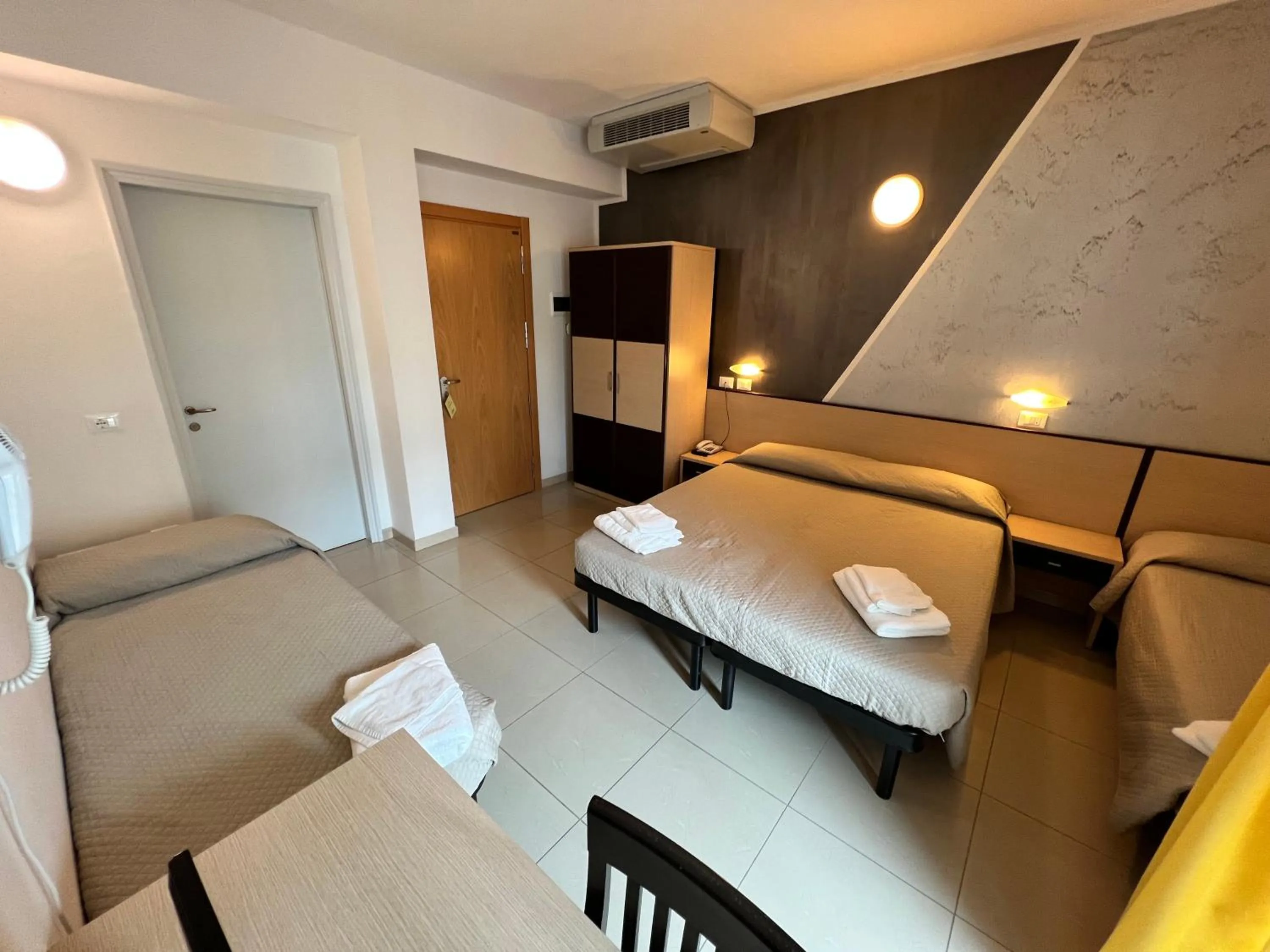 Photo of the whole room in Club Vacanze In