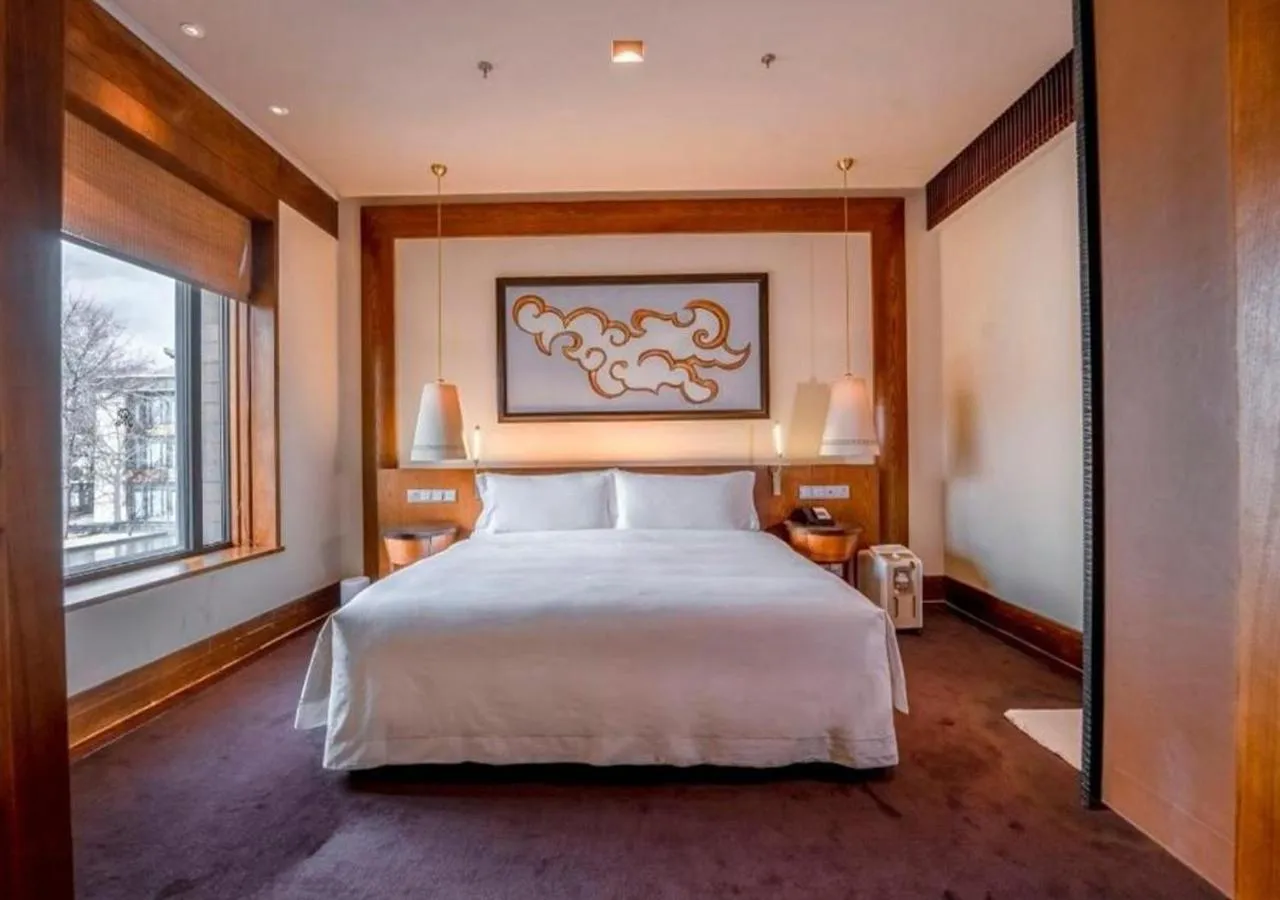 Bedroom, Bed in The St. Regis Lhasa Resort