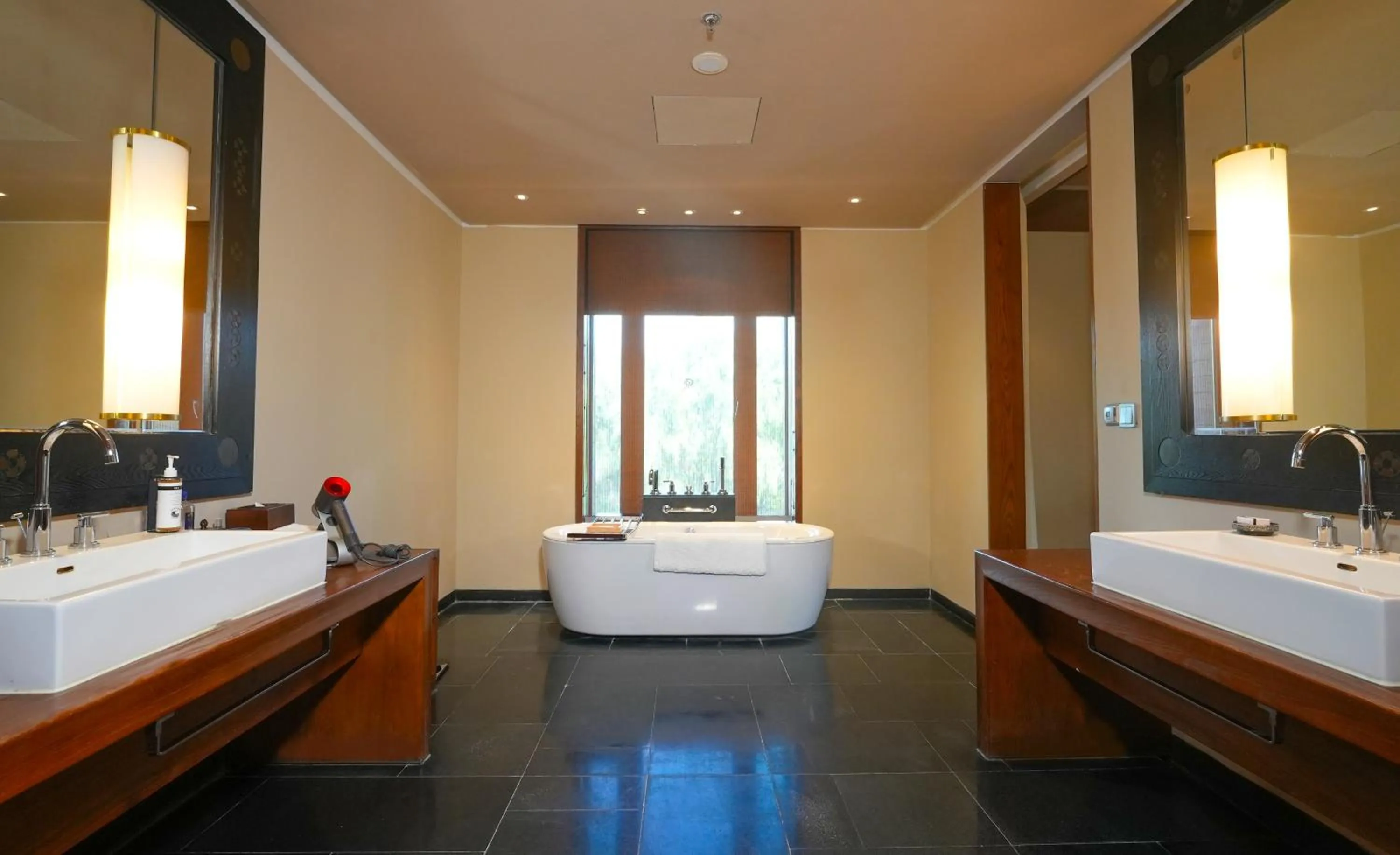 Bathroom, Bed in The St. Regis Lhasa Resort