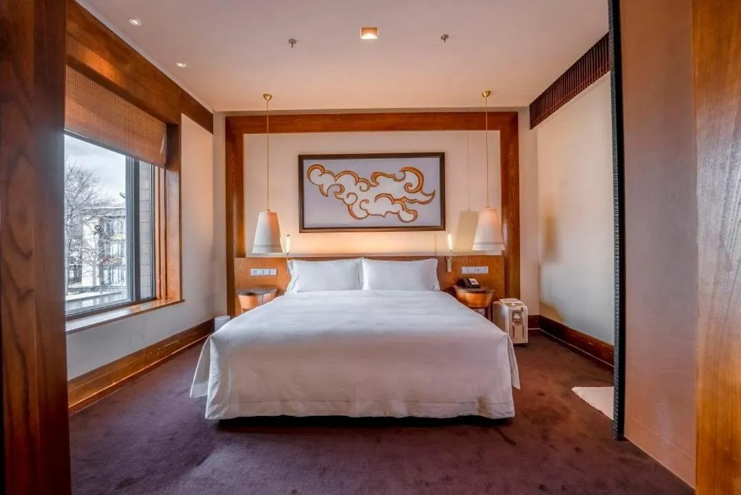 Bed in The St. Regis Lhasa Resort