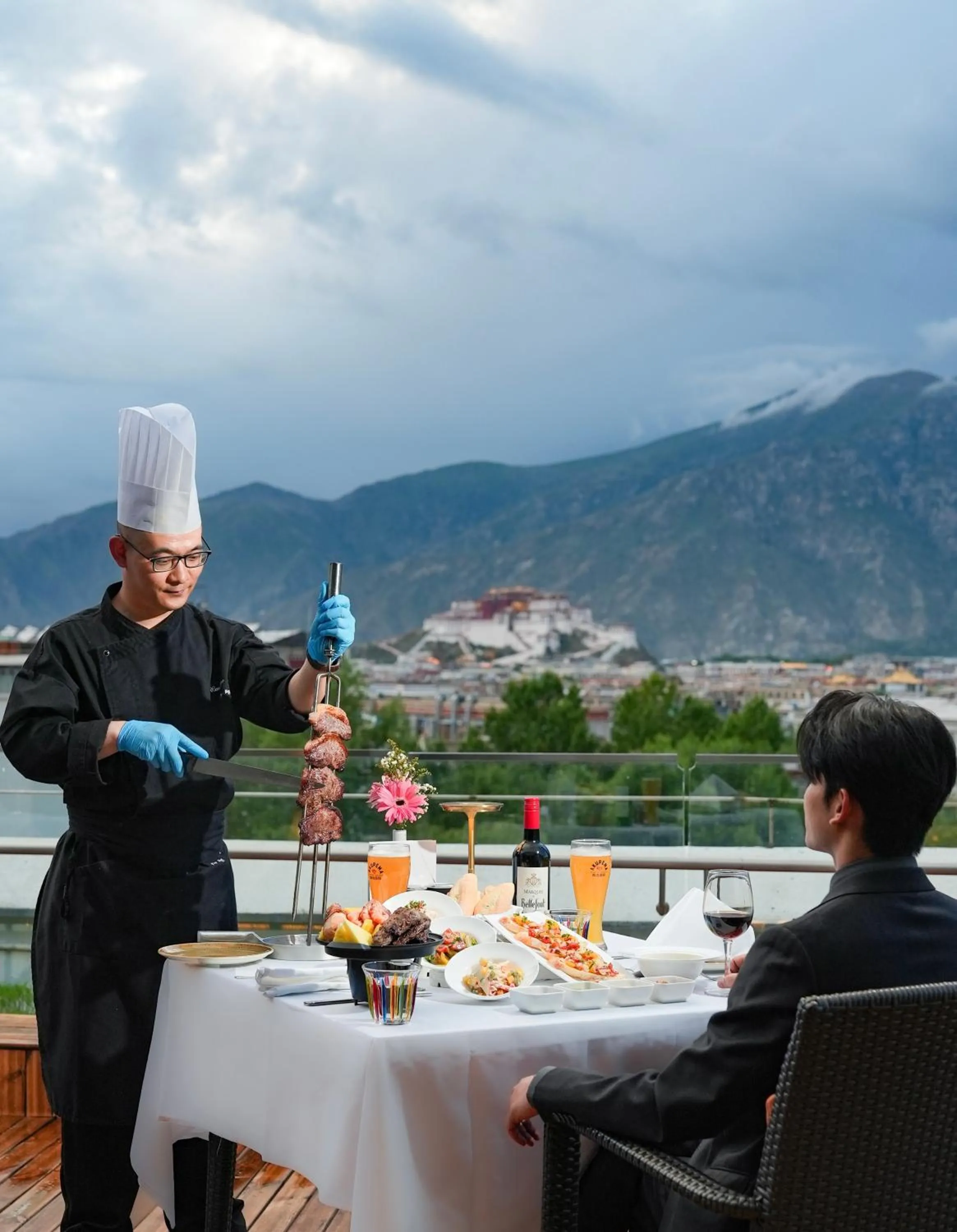 Restaurant/places to eat in The St. Regis Lhasa Resort