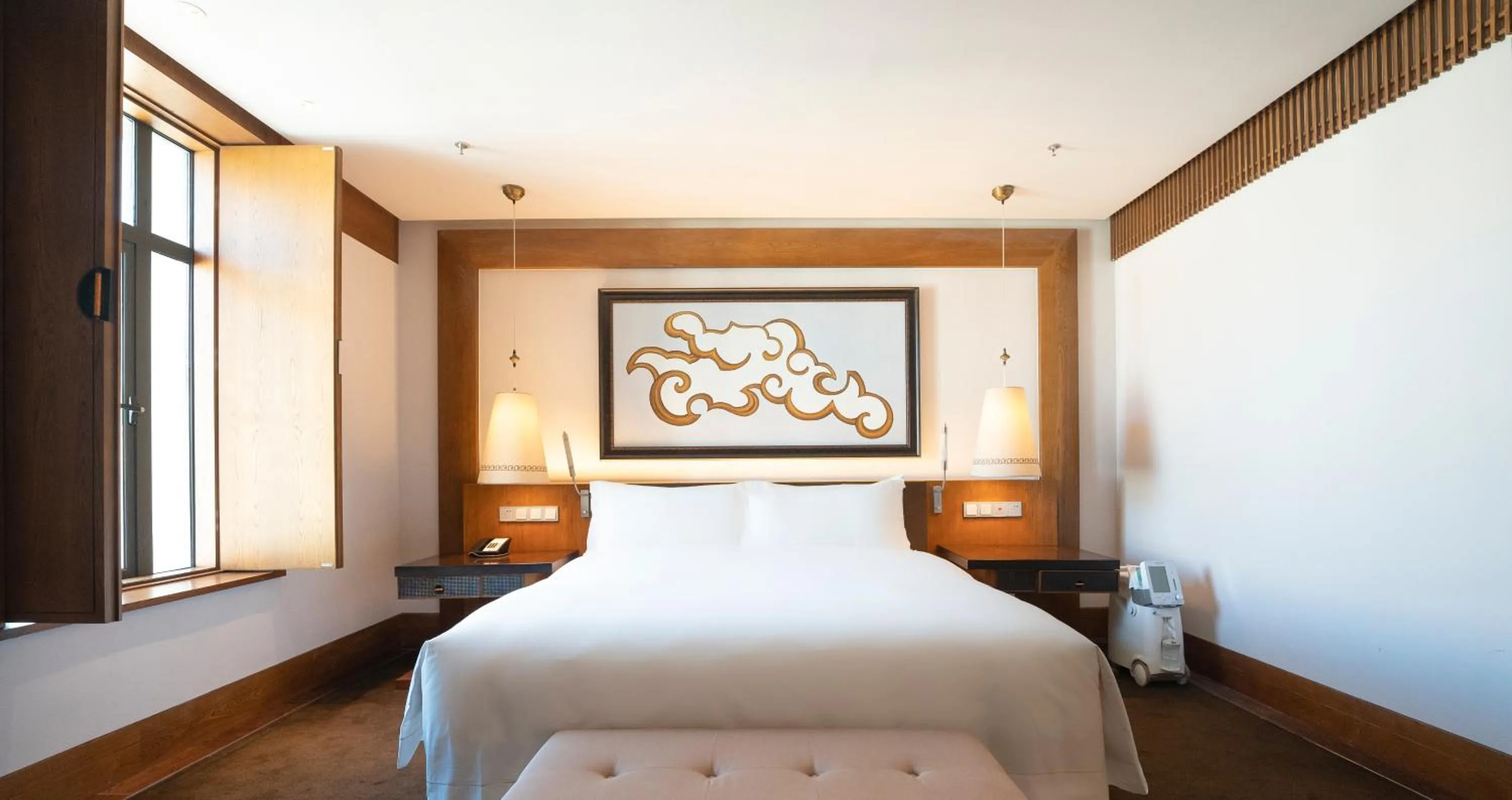 Bed in The St. Regis Lhasa Resort