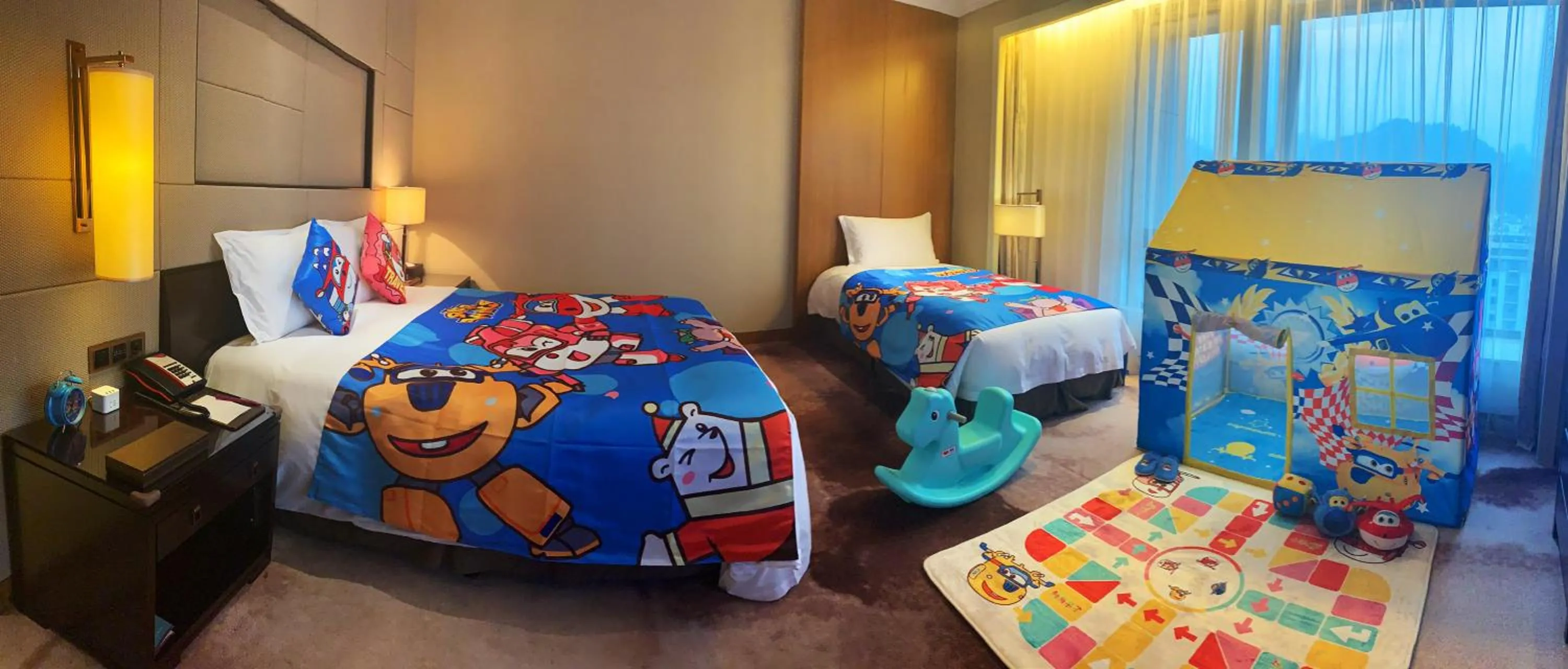 Photo of the whole room, Bed in Crowne Plaza Huangshan Yucheng by IHG