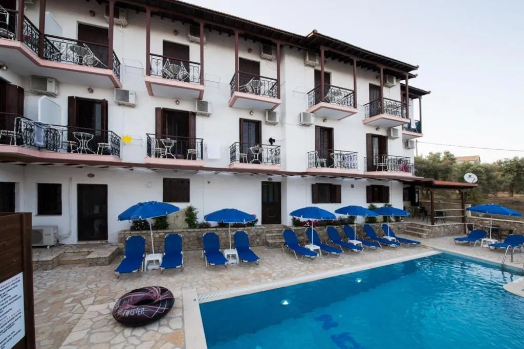 Swimming pool in Hotel Nostos