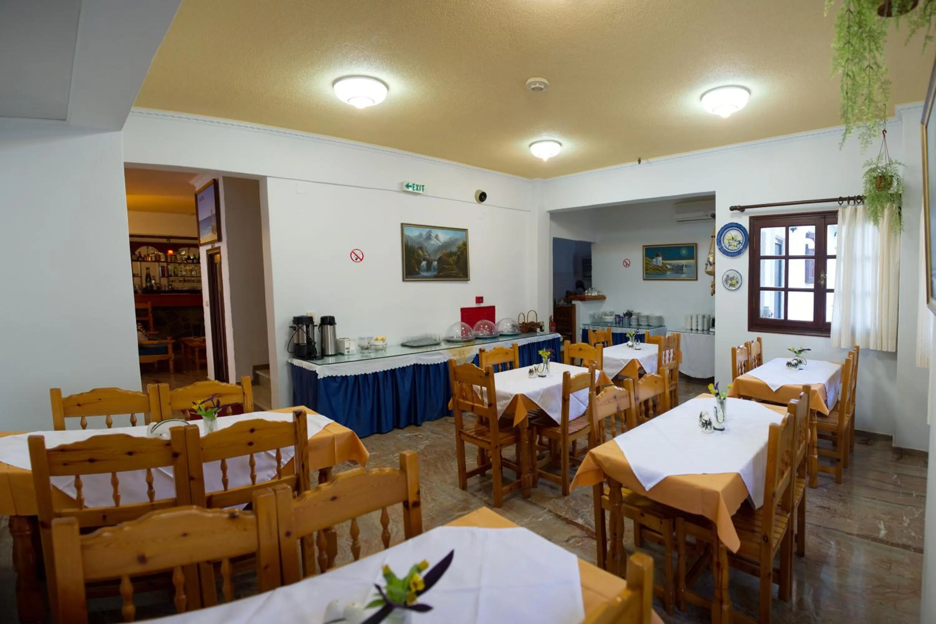 Restaurant/places to eat in Hotel Nostos