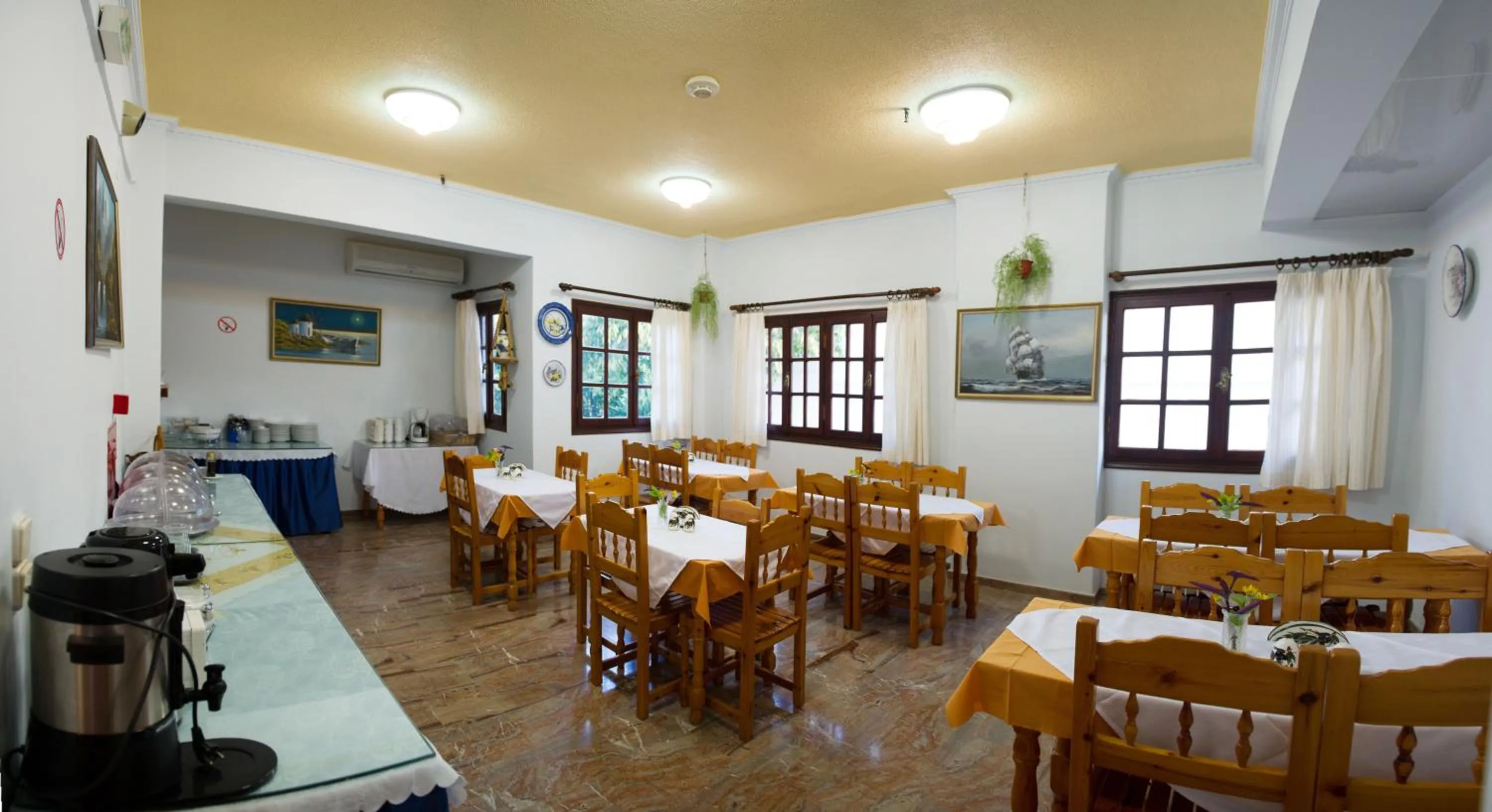 Dining area in Hotel Nostos
